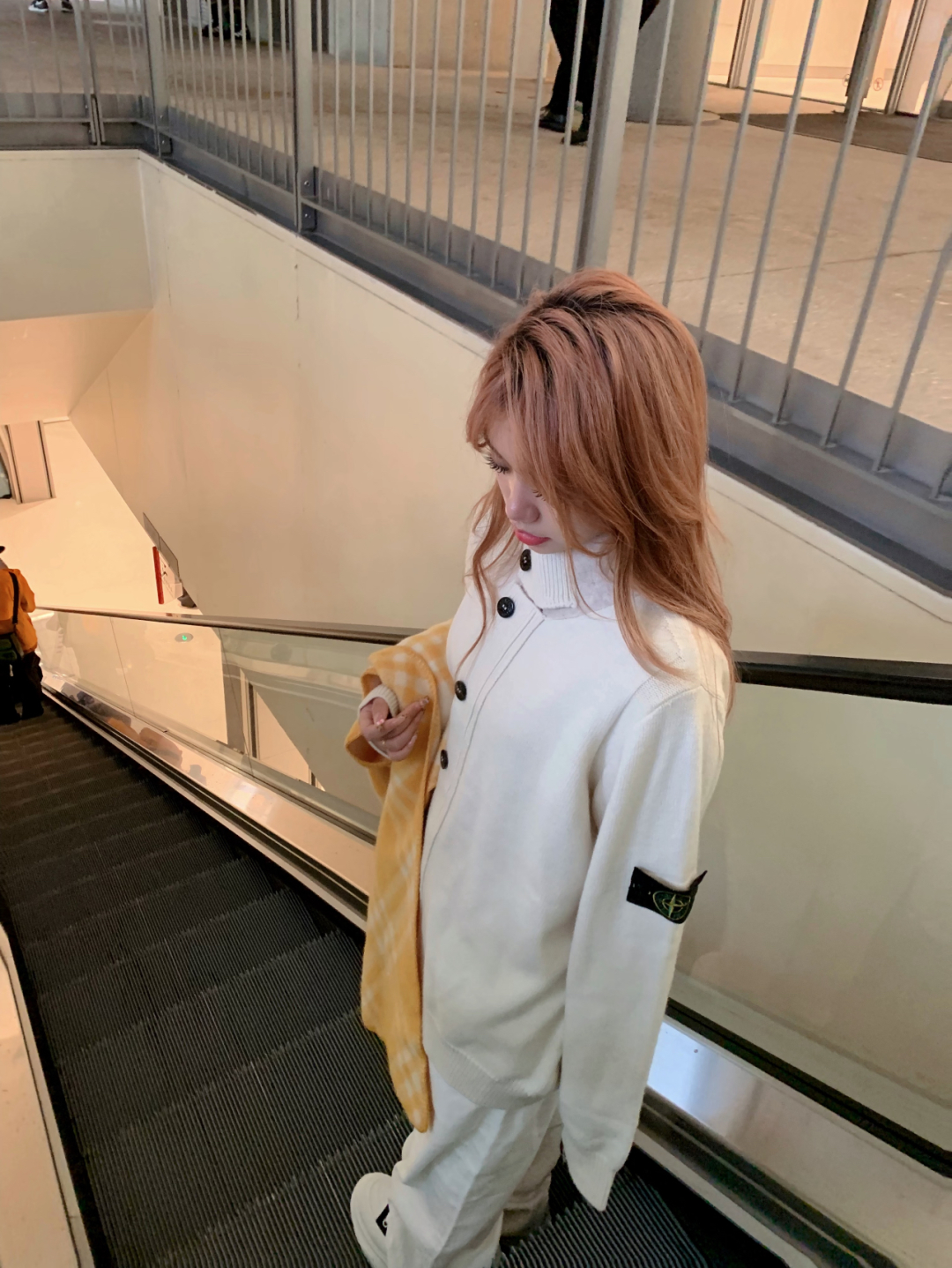 𝐖𝐡𝐢𝐭𝐞
𝐖𝐡𝐢𝐭𝐞

真的是肉眼可见的柔软高级
一整个高级感 
减龄又时髦