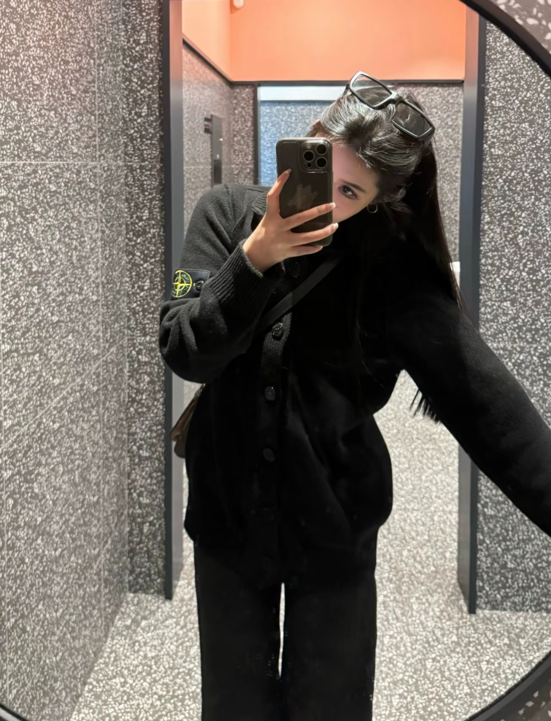 𝐁𝐥𝐚𝐜𝐤
𝐁𝐥𝐚𝐜𝐤

很高级的调调 
不受束缚 宽松版型
真心显瘦 男女同款
拉上对象一起穿 甜死了 !!!