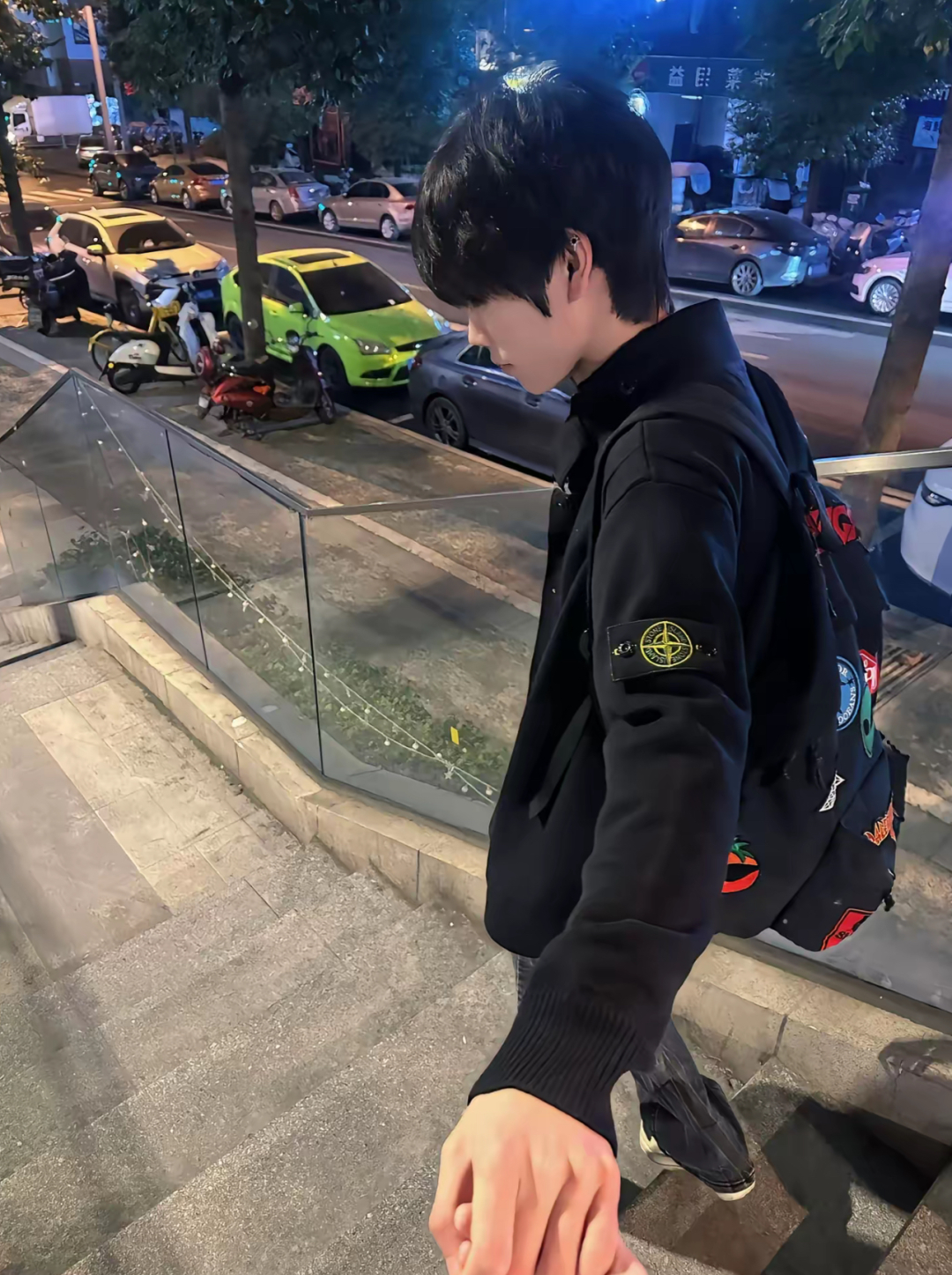 𝐁𝐥𝐚𝐜𝐤
𝐁𝐥𝐚𝐜𝐤

很高级的调调 
不受束缚 宽松版型
真心显瘦 男女同款
拉上对象一起穿 甜死了 !!!