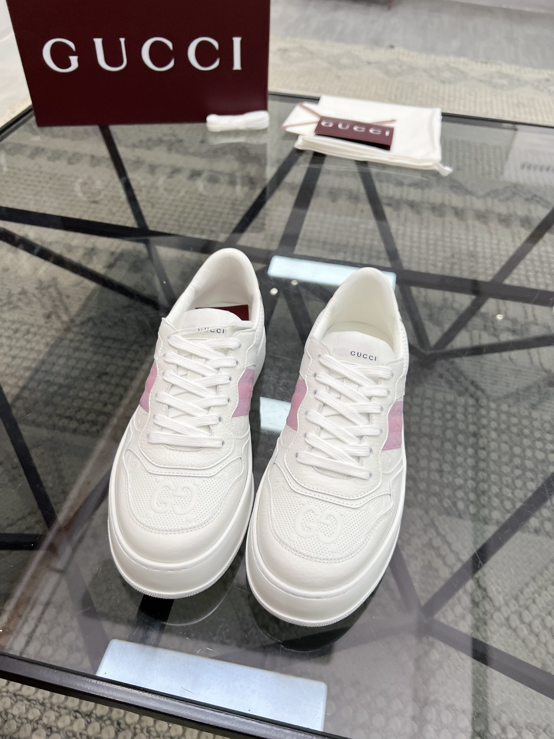 NO:223158,Brand G U C C I color original color matching, 35-45 couples model price Material Guqi counter synchronizes new casual shoes!  High quality Top version 1:1 made fashionable and trendy details impeccable with imported calfskin made of soft and comfortable cowhide inner foot feeling comfortable and superior quality original outsole, Guqi casual shoes, cowhide19860909品牌G U C C I 颜色原版配色 码数35-45情侣款 价格 材质古奇专柜同步新品休闲鞋！高品质 顶级版本1:1制作时尚潮流细节无可挑剔采用进口小牛皮制作柔软舒适牛皮内里脚感舒适品质优越原版大底,古奇 休闲鞋,cowhide,Men's shoes