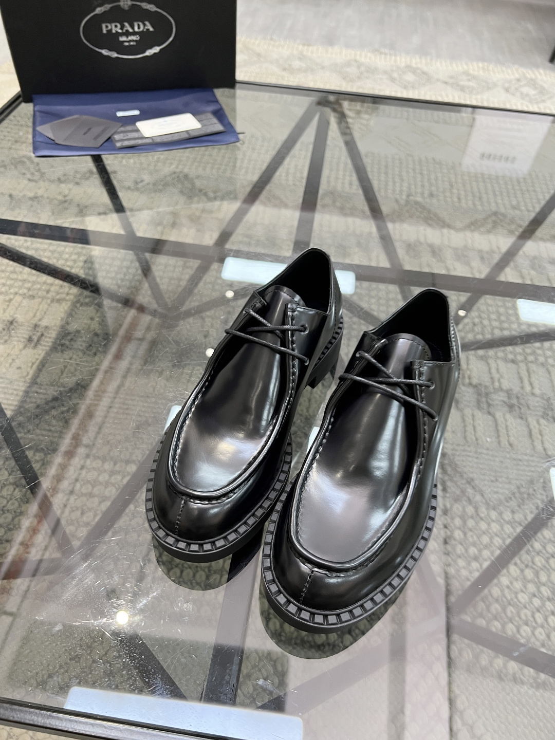 NO:222375,Brand P R A D A Color Original Color Size 38-44 Customized 45 Price Material Prada New Style Sponge Cake Shoes Super High Quality European and American Style Luxury Materials 1:1 Production of imported original cowhide   cowhide inner luxury materials Pure handmade for comfortable wearing experience Original TPR rubber outsole, Prada leather shoes, prada, cowhide19860909品牌P R A D A 颜色原版配色 码数38-44定做45 价格 材质普拉达新款 松糕鞋超高品质欧美风格 奢华选材1:1制作 鞋面采用进口原版牛皮 牛皮内里奢华用料 纯手工打造只为舒适的穿着体验原版TPR橡胶大底,普拉达 皮鞋,prada,cowhide,Men's shoes