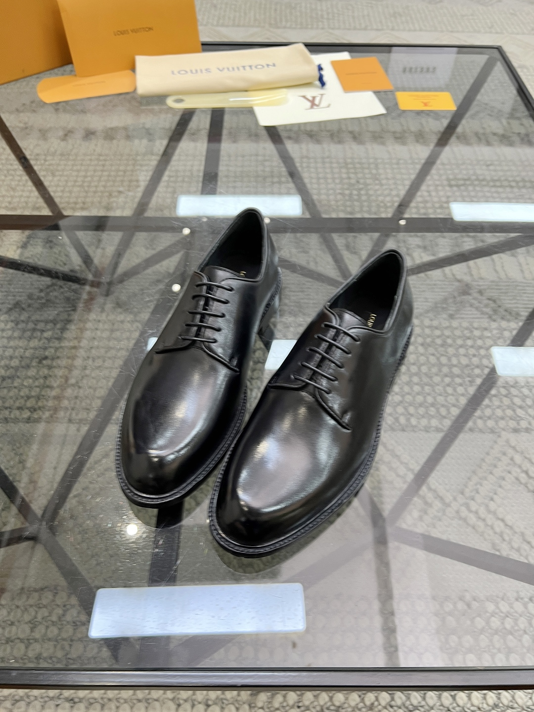 NO:222410,Brand LOUIS VUITTON Color original color matching Number 39-44 Custom made 38.45.46 Price Material new Louis Vuitton business leather shoes original quality Top version uses top layer cowhide design simple and elegant Goodyear exquisite hand-pulled wire to make the shoes more solid Original (genuine leather sole) on the feet Stylish and comfortable, Louis Vuitton leather shoes, louis vuitton, louis vuitton, cowhide, Leather soles19860909品牌LOUIS VUITTON 颜色原版配色 码数39-44定做38.45.46 价格 材质路易威登新款 商务皮鞋原单品质 顶级版本采用头层牛皮设计简单大方不失优雅固特异精致手工拉线使鞋子更加牢固原版（真皮大底）上脚 有型 舒适,路易威登 皮鞋,louis vuitton,louis vuitton,cowhide,Leather soles,Men's shoes