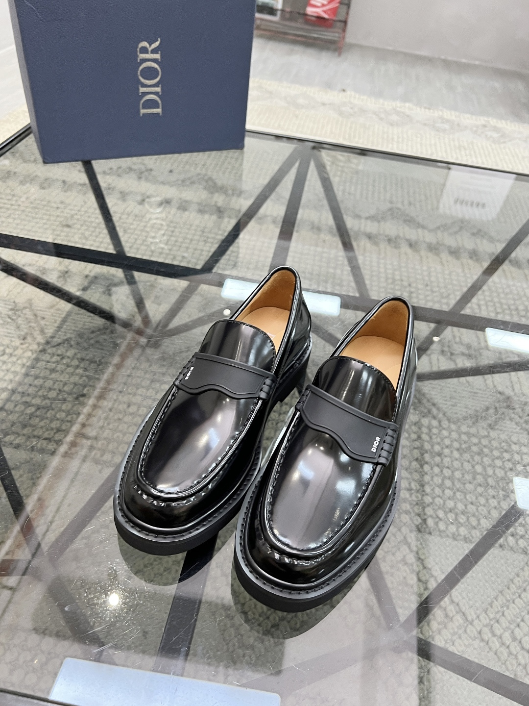 NO:222402,Brand Dior color original color matching, code number 39-44 customized 38.45 price Material Dior casual leather shoes, the same style as the counter is preferred imported pearlescent cowhide head layer cowhide inner cowhide foot pad style atmospheric footwear, perfect flow line, high quality workmanship 1:1 accurate reproduction, pure handmade to create a comfortable wearing experience new style original foamed sole, Dior leather shoes, dior, dior, cowhide19860909品牌Dior 颜色原版配色 码数39-44定做38.45 价格 材质迪奥休闲皮鞋 专柜同款优选进口珠光牛皮头层牛皮内里牛皮垫脚版型大气上脚超有气质完美的流线高品质做工1:1精准复刻 纯手工打造舒适的穿着体验新款 原版发泡大底,Dior皮鞋,dior,dior,cowhide,Men's shoes