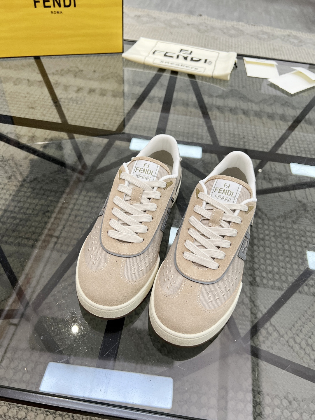 NO:223287,Brand FENDI Color original color matching Number of 35-45 couples price Material new Fendi style boutique casual shoes Top purchasing agent men's super popular hot counter new original configuration, Italian imported original cowhide, classic appearance of male god domineering, imported mesh cloth inner mat, breathable and comfortable Sole original special supply original sole super comfortable, original order goods High quality, Fendi casual shoes, fendi, fendi, cowhide19860909品牌FENDI 颜色原版配色 码数35-45情侣款 价格 材质芬迪新款 精品休闲鞋 顶级代购男士超人气爆款专柜新款 原厂配置、意大利进口原版牛皮,经典的外观男神霸气,进口网布内里垫,透气舒适 鞋底原厂特供原版底超级舒适,原厂跟单货 高品质,芬迪休闲鞋,fendi,fendi,cowhide,Men's shoes