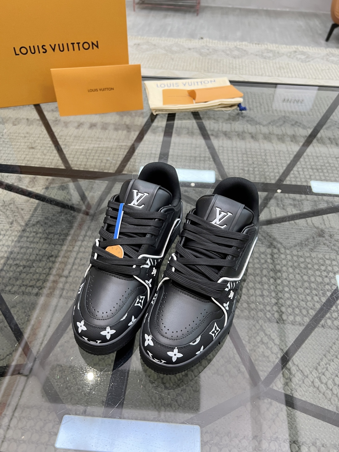 NO:223131,Brand LOUIS VUITTON original color matching code number 39-44 customized 38.45 price Material new Louis Vuitton men's casual shoes!  High-quality Labon craft upper is made of cowhide with original material LV Comfortable breathable mesh cloth Neli mesh cloth footbed style Simple and atmospheric LV original outsole, Louis Vuitton, louis vuitton, louis vuitton, louis vuitton, louis vuitton, cowhide19860909品牌LOUIS VUITTON 颜色原版配色 码数39-44定做38.45 价格 材质路易威登新款 男士 休闲鞋！高品质拉邦工艺鞋面采用牛皮搭配原版材质LV 舒适透气网布内里网布垫脚版型时尚 简单大气LV原版大底,路易威登,louis vuitton,louis vuitton,louis vuitton,cowhide,Men's shoes