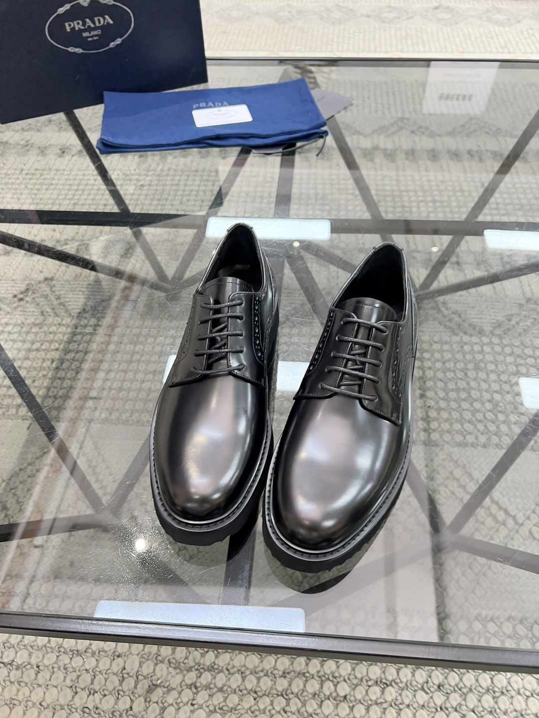 NO:222489,Brand PRADA color original color matching number 39-44 customized 38.45 price Material Prada new top purchasing agent Men's god thick-soled sneakers are coming, the counter is released at the same time as original configuration, Italian imported original cowhide, breathable and comfortable driving essentials, fully imported water-dyed cowhide inner pads, original sole special supply original sole super comfortable, original order goods, high quality, Prada leather shoes, prada, prada, sneakers, cowhide19860909品牌PRADA 颜色原版配色 码数39-44定做38.45 价格 材质普拉达新款顶级代购 男神厚底运动鞋新品来袭,专柜同步发售原厂配置,意大利进口原版牛皮,透气舒适驾车必备,全进口水染牛皮里垫,鞋底原厂特供原版底超级舒适,原厂跟单货 高品质,普拉达 皮鞋,prada,prada,sneakers,cowhide,Men's shoes