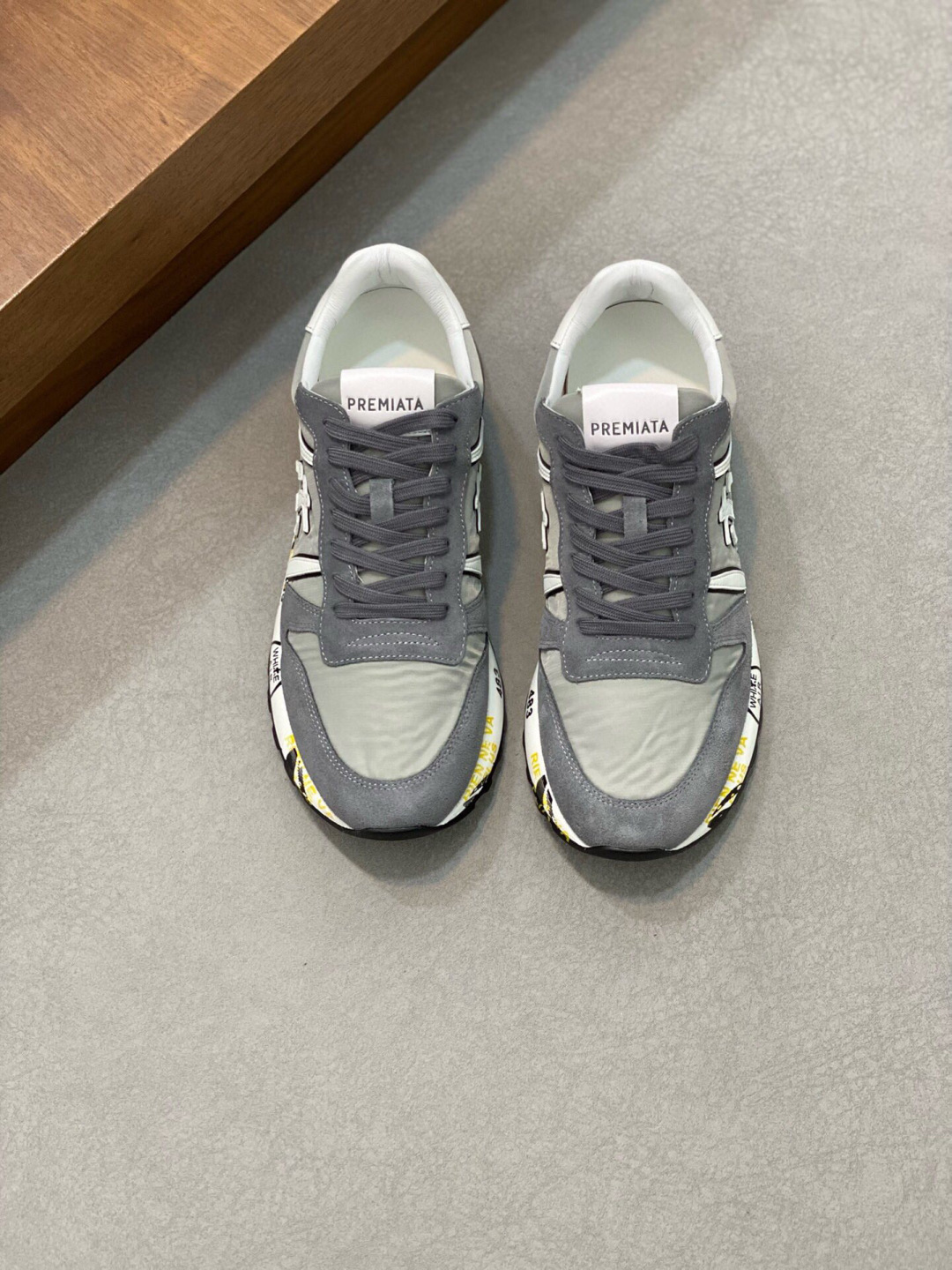 NO:338737,Brand PREMIATA Color Original Color Number 38-44 Customized 45 Price Material Pra Miada Men's Sports Series Italian Shoe Brand. Create a casual and fashionable sports shoes upper with frosted cowhide spliced ​​nylon fabric, comfortable and breathable cowhide feet, original ultra-light sole, Prada, sneakers, cowhide19860909品牌PREMIATA 颜色原版配色 码数38-44定做45 价格 材质普拉·米亚达 男士运动系列 意大利鞋履品牌.打造出一款休闲 时尚运动鞋鞋面采用磨砂牛皮拼接尼龙面料、舒适透气的牛皮垫脚、原版超轻大底,普拉·米亚达,prada,sneakers,cowhide,Men's shoes