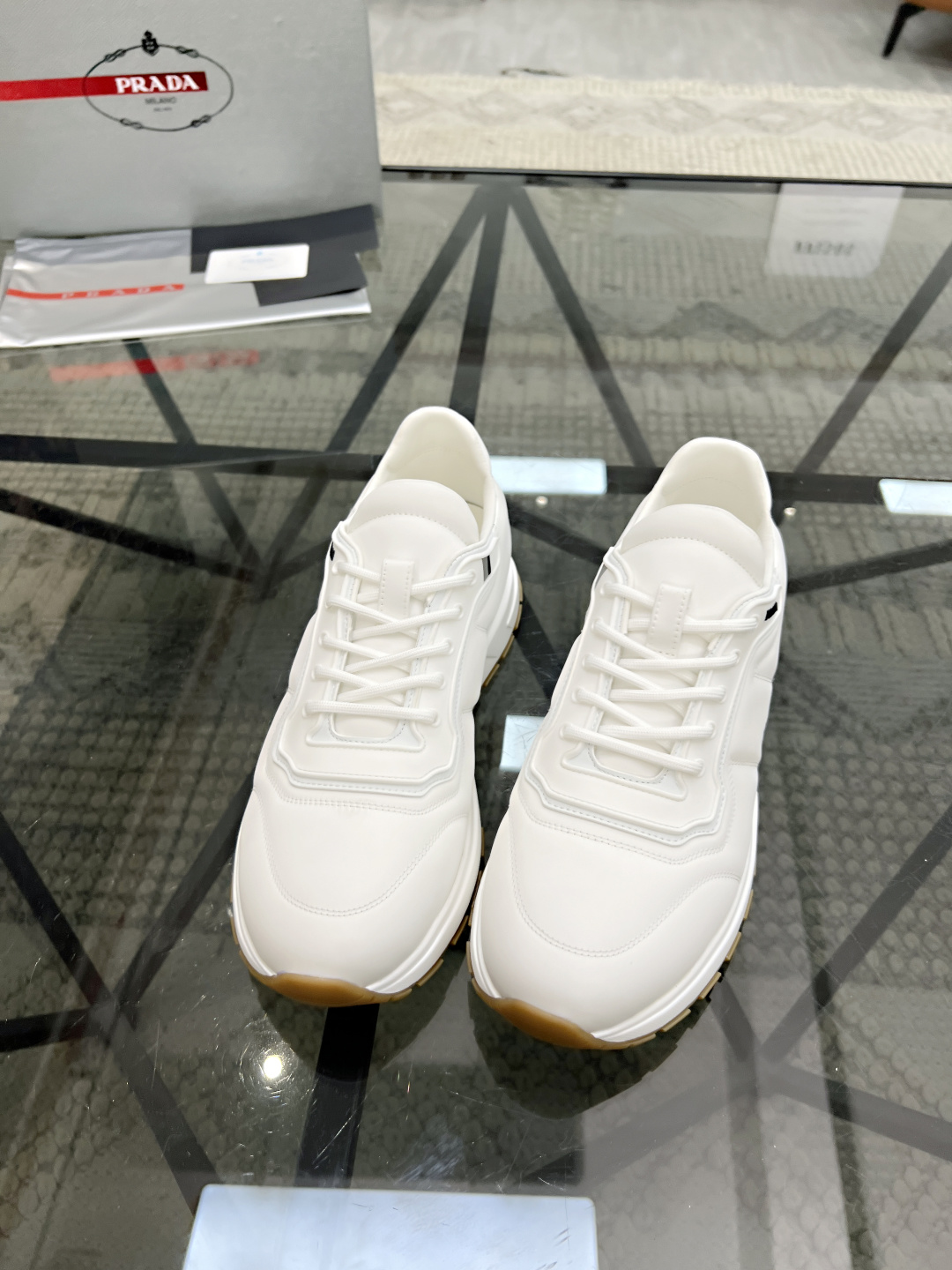 NO:223239,Brand P R A D A Color Original Color Pair Number 38-44 Customized 45. Price Material Prada New Product Original Single-Custom Low-top Casual Sports Shoes!  The upper uses original nylon cloth cowhide inner lining, cowhide foot pad original mold open sole, high quality worth owning, Prada, sneakers, cowhide19860909品牌P R A D A 颜色原版配色 码数38-44定做45. 价格 材质普拉达新品原单货低帮休闲运动鞋！鞋面采用原版尼龙布牛皮内里 牛皮垫脚原版开模大底、高品质值得拥有,普拉达,prada,sneakers,cowhide,Men's shoes