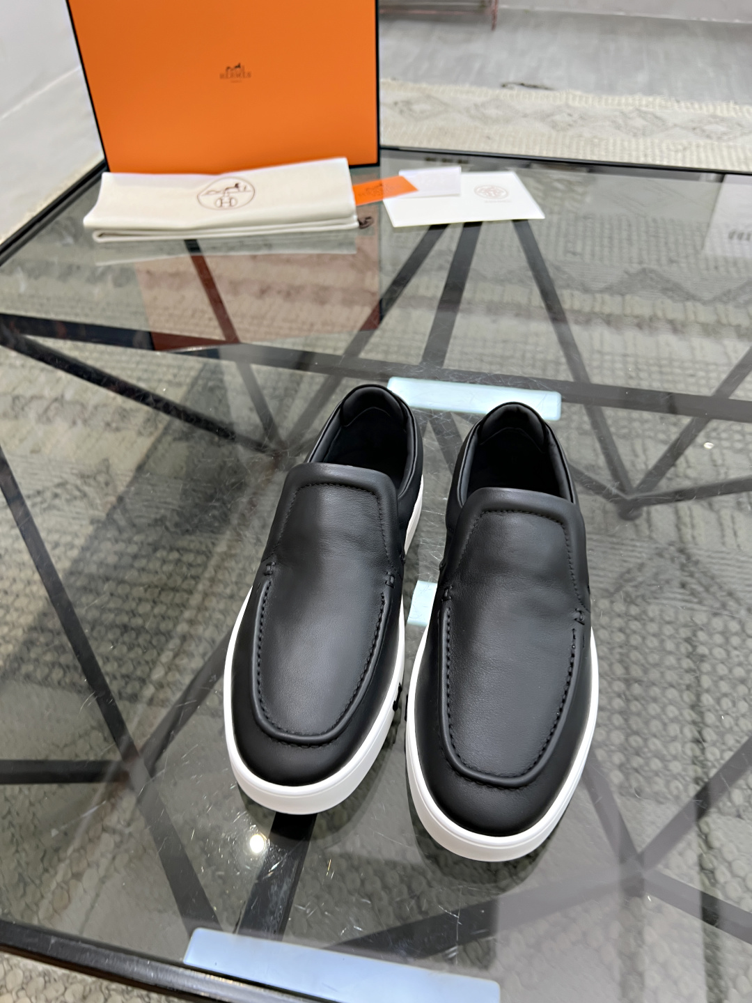 NO:223139,Brand HERMES original color matching, size 39-44 customized 38.45 price Material Hermes 2025 new model, boutique casual shoes, upper cowhide, create full cowhide footbed cowhide inner style, dynamic original Hermes comfortable sole, simple and generous sports and leisure, Hermes casual shoes, hermes, hermes, cowhide19860909品牌HERMES 颜色原版配色 码数39-44定做38.45 价格 材质爱马仕2025新款 精品 休闲鞋 鞋面牛皮打造全牛皮垫脚牛皮内里版型时尚 动感十足原版 爱马仕舒适大底 简洁大方运动休闲,爱马仕 休闲鞋,hermes,hermes,cowhide,Men's shoes