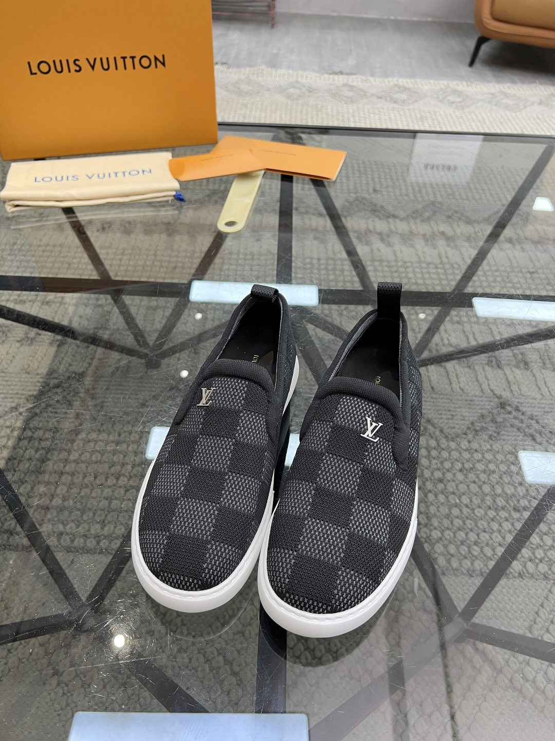 NO:223213,Brand LOUIS VUITTON original color matching code number 39-44 customized 38.45 price Material new Louis Vuitton casual shoes!  Original single-quality Labon craft upper adopts original fly woven cowhide inner style and fashionable. Simple and atmospheric original LV ultra-light sole, Louis Vuitton, louis vuitton, louis vuitton, louis vuitton, cowhide19860909品牌LOUIS VUITTON 颜色原版配色 码数39-44定做38.45 价格 材质路易威登新款 休闲鞋！原单品质拉邦工艺鞋面采用原版飞织牛皮内里版型时尚 简单大气原版LV超轻大底,路易威登,louis vuitton,louis vuitton,louis vuitton,cowhide,Men's shoes