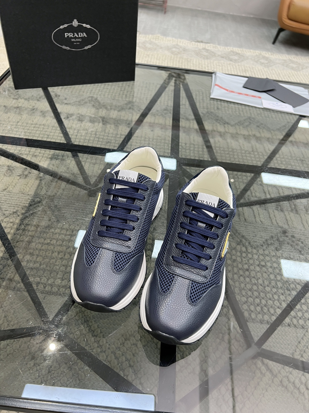 NO:222530,Brand P R A D A Color Original Color Pair Number 39-44 Customized 38.45 Price Material Prada New Product Original Single-Custom Low-top Casual Sports Shoes!  The upper is made of original soft cowhide with Prada logo cowhide inner lining. The original molded outsole of cowhide is made of high quality, worth owning. Prada, prada, sneakers, cowhide19860909品牌P R A D A 颜色原版配色 码数39-44定做38.45 价格 材质普拉达新品原单货低帮休闲运动鞋！鞋面采用原版柔软牛皮搭配普拉达标识牛皮内里 牛皮垫脚原版开模大底、高品质值得拥有,普拉达,prada,sneakers,cowhide,Men's shoes