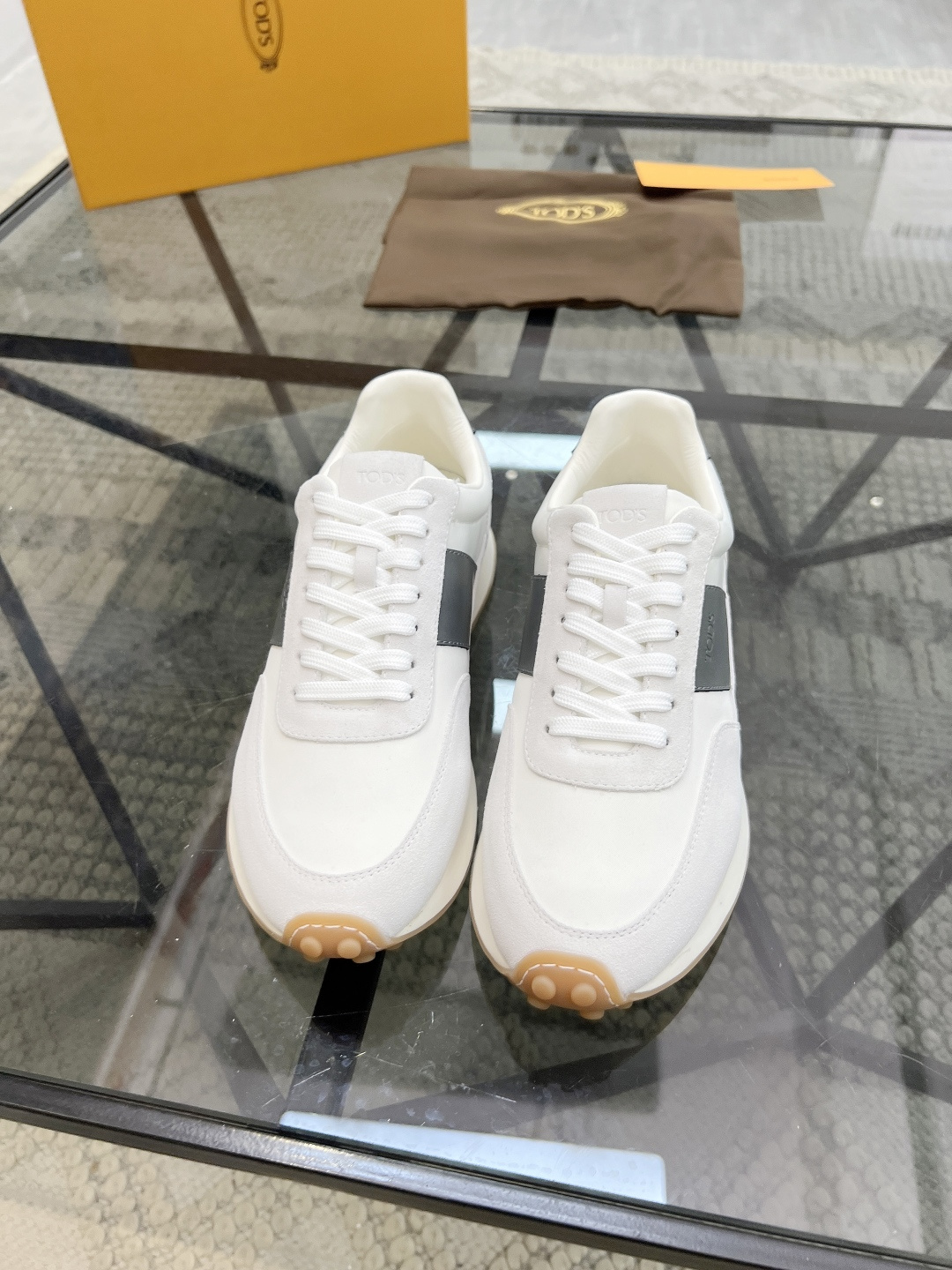 NO:222728,Brand TOD'S color original color matching Size 38-44 Customized 45.46 Price Material Todds Men's New Casual Shoes Original single quality, top layer cowhide breathable cloth, breathable Comfort Mesh inner cowhide, strong leather texture original outsole Comfortable footwear Lightweight, TOD'S casual shoes, Tod's, cowhide19860909品牌TOD'S 颜色原版配色 码数38-44定做45.46 价格 材质托德斯男士 新款 休闲鞋 原单品质、采用头层牛皮拼接透气布面搭配、透气 舒适 网布内里牛皮垫脚、皮质感极强原版大底 上脚舒适 轻便,TOD'S 休闲鞋,Tod's,cowhide,Men's shoes