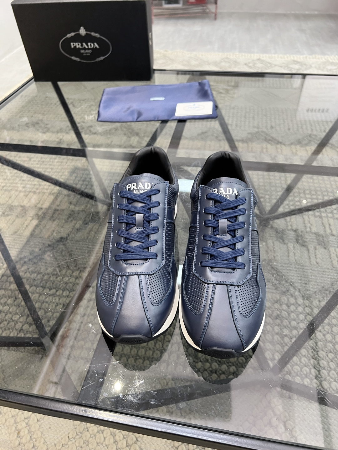 NO:338626,Brand P R A D A Color Original Color Pair Number 39-44 Customized 38.45 Price Material Prada New Product Original Single-Custom Low-top Casual Sports Shoes!  The upper is made of original soft cowhide with Prada logo cowhide inner lining. The original molded outsole of cowhide is made of high quality, worth owning. Prada, prada, sneakers, cowhide19860909品牌P R A D A 颜色原版配色 码数39-44定做38.45 价格 材质普拉达新品原单货低帮休闲运动鞋！鞋面采用原版柔软牛皮搭配普拉达标识牛皮内里 牛皮垫脚原版开模大底、高品质值得拥有,普拉达,prada,sneakers,cowhide,Men's shoes