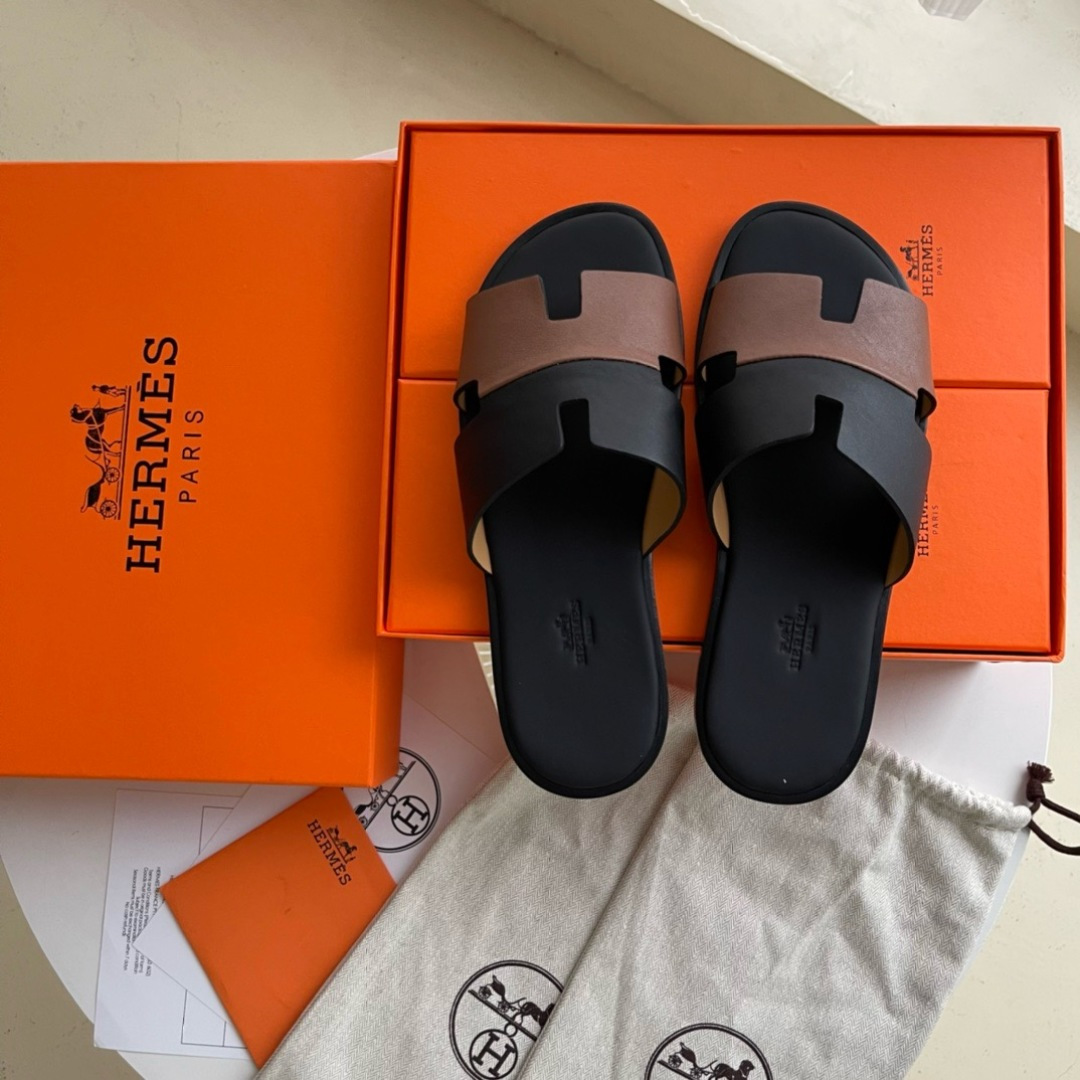 NO:339153,Brand HERMES color original color matching code number 39-44 customized 38.45.46 Price Material Hermes classic spring and summer slippers counter synchronization, upper imported Italian cowhide, high-quality splicing color craftsmanship, original (real leather sole) special sole, exclusive movable molding sole is super comfortable, original heeling goods, high quality, welcome to compare., Hermes-slippers-sandals, hermes, hermes, sandals, slippers, cowhide19860909品牌HERMES 颜色原版配色 码数39-44定做38.45.46 价格 材质爱马仕经典款春夏拖鞋专柜同步,鞋面意大利进口牛皮,高品质拼接色彩工艺,原厂（真皮底）特供大底,独家活动成型底超级舒适,原厂跟单货,高品质,欢迎对比.,爱马仕-拖鞋-凉鞋,hermes,hermes,sandals,slippers,cowhide,Men's shoes