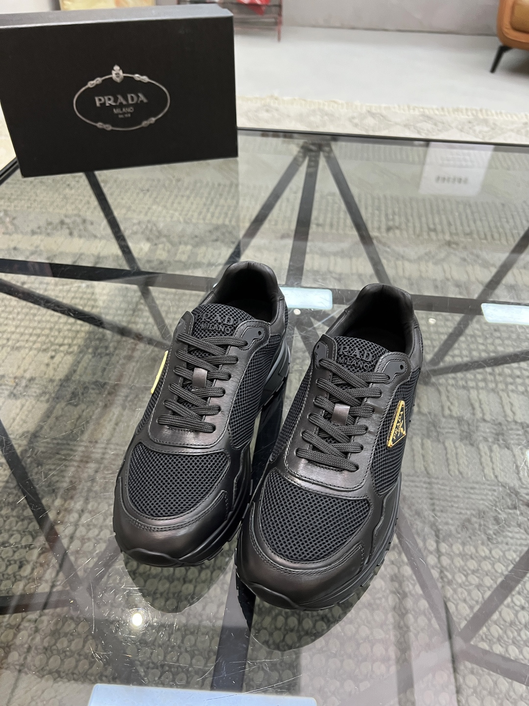 NO:337941,Brand P R A D A Color Original Color Pair Number 38-44 Customized 45.46 Price Material Prada New Product Original Single-Custom Low-top Casual Sports Shoes!  The upper is made of original soft cowhide with Prada logo cowhide inner lining. The original molded outsole of cowhide is made of high quality, worth owning. Prada, prada, sneakers, cowhide19860909品牌P R A D A 颜色原版配色 码数38-44定做45.46 价格 材质普拉达新品原单货低帮休闲运动鞋！鞋面采用原版柔软牛皮搭配普拉达标识牛皮内里 牛皮垫脚原版开模大底、高品质值得拥有,普拉达,prada,sneakers,cowhide,Men's shoes