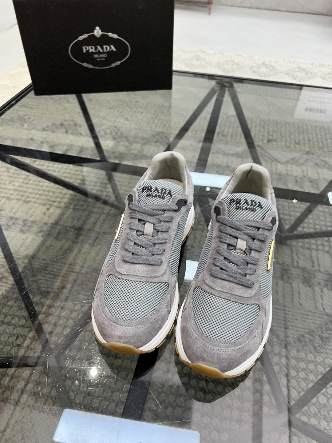 NO:223047,Brand P R A D A Color Original Color Pair Number 38-44 Customized 45.46 Price Material Prada New Product Original Single-Custom Low-top Casual Sports Shoes!  The upper is made of original soft cowhide with Prada logo cowhide inner lining. The original molded outsole of cowhide is made of high quality, worth owning. Prada, prada, sneakers, cowhide19860909品牌P R A D A 颜色原版配色 码数38-44定做45.46 价格 材质普拉达新品原单货低帮休闲运动鞋！鞋面采用原版柔软牛皮搭配普拉达标识牛皮内里 牛皮垫脚原版开模大底、高品质值得拥有,普拉达,prada,sneakers,cowhide,Men's shoes