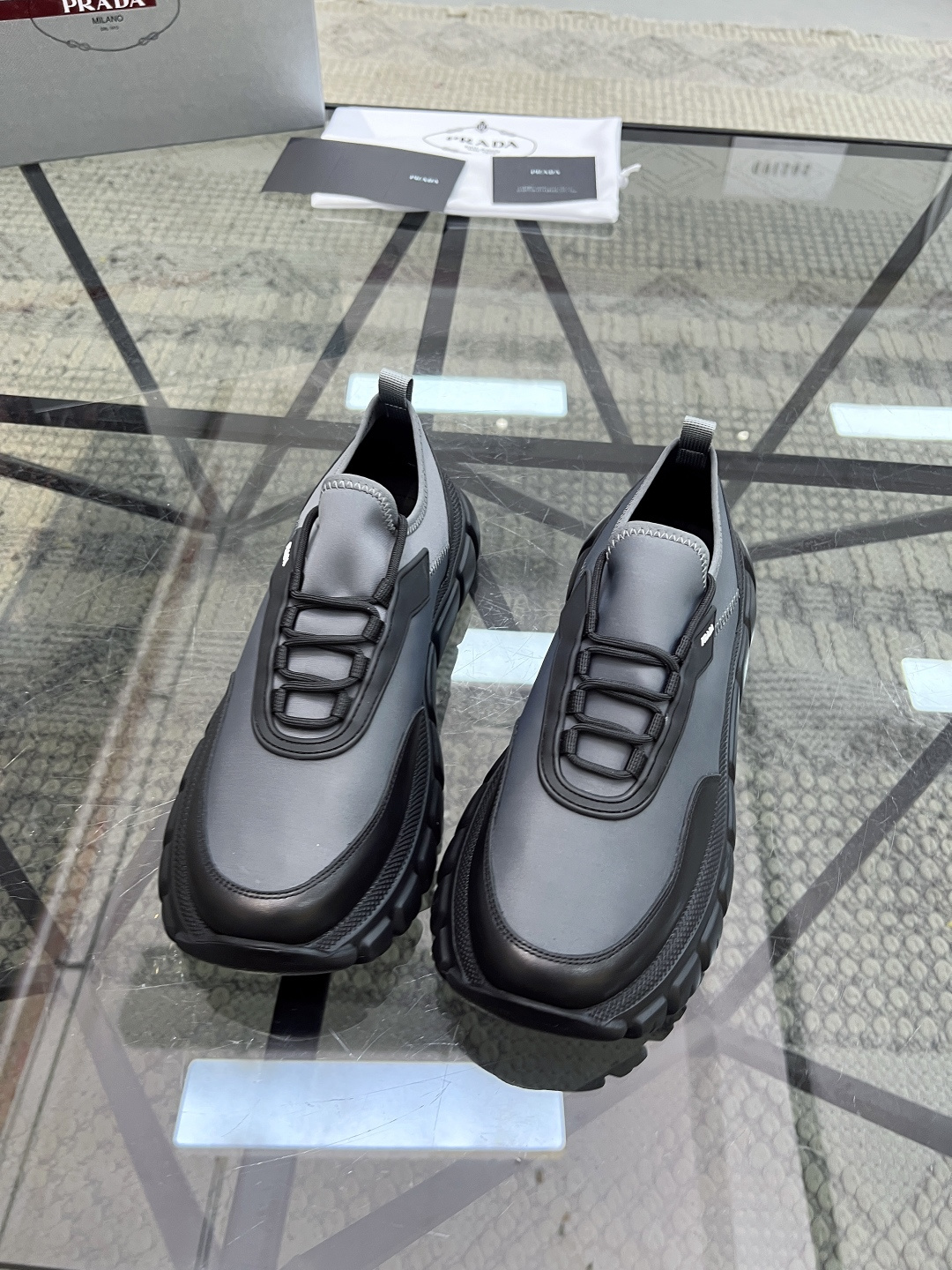 NO:223088,Brand P R A D A Color Original Color Pair Code 38-44 Customized. 45.46 Price Material Prada New Product Original Single-Place Low-top Casual Sports Shoes!  The upper is made of original soft cowhide with Prada logo cowhide inner lining. The original molded outsole of cowhide is made of high quality, worth owning. Prada, prada, sneakers, cowhide19860909品牌P R A D A 颜色原版配色 码数38-44定做.45.46 价格 材质普拉达新品原单货低帮休闲运动鞋！鞋面采用原版柔软牛皮搭配普拉达标识牛皮内里 牛皮垫脚原版开模大底、高品质值得拥有,普拉达,prada,sneakers,cowhide,Men's shoes