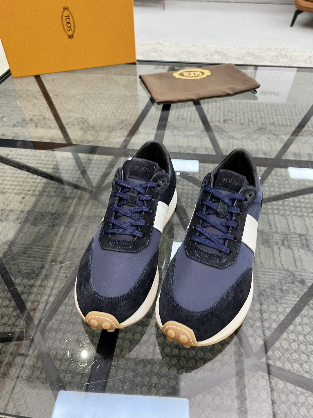 NO:223094,Brand TOD'S color original color matching Size 38-44 Customized 45.46 Price Material Todds Men's New Casual Shoes Original single quality, top layer cowhide breathable cloth, breathable Comfort Mesh inner cowhide, strong leather texture original outsole Comfortable footwear Lightweight, TOD'S casual shoes, Tod's, cowhide19860909品牌TOD'S 颜色原版配色 码数38-44定做45.46 价格 材质托德斯男士 新款 休闲鞋 原单品质、采用头层牛皮拼接透气布面搭配、透气 舒适 网布内里牛皮垫脚、皮质感极强原版大底 上脚舒适 轻便,TOD'S 休闲鞋,Tod's,cowhide,Men's shoes