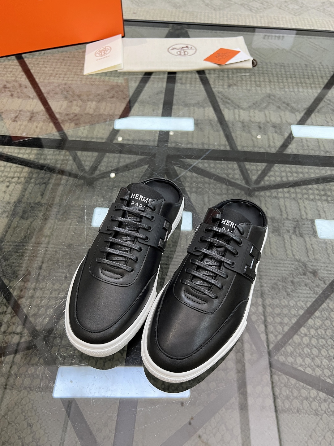 NO:223141,Brand HERMES original color matching, code number 39-44 customized 45 price Material Hermes 2025 new model boutique casual semi-torque upper cowhide creates full cowhide footbed cowhide inner style fashionable dynamic original Hermes comfortable sole Simple and generous sports and leisure, Hermes casual shoes, hermes, hermes, cowhide19860909品牌HERMES 颜色原版配色 码数39-44定做45 价格 材质爱马仕2025新款 精品 休闲半拖 鞋面牛皮打造全牛皮垫脚牛皮内里版型时尚 动感十足原版 爱马仕舒适大底 简洁大方运动休闲,爱马仕 休闲鞋,hermes,hermes,cowhide,Men's shoes