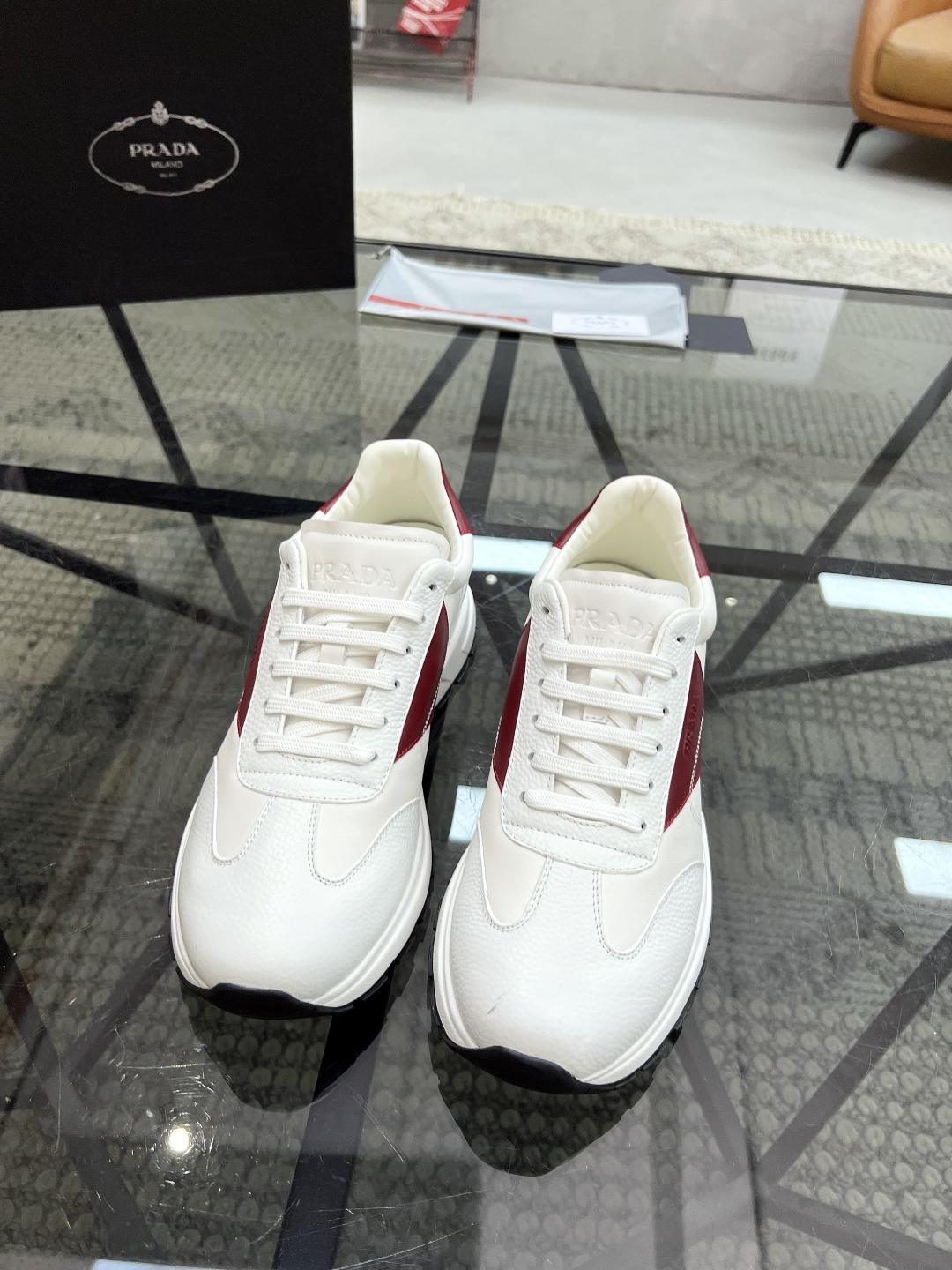 NO:223155,Brand P R A D A Color Original Color Pair Number 39-44 Customized 38.45 Price Material Prada New Product Original Single-Custom Low-top Casual Sports Shoes!  The upper is made of original soft cowhide with Prada logo cowhide inner lining. The original molded outsole of cowhide is made of high quality, worth owning. Prada, prada, sneakers, cowhide19860909品牌P R A D A 颜色原版配色 码数39-44定做38.45 价格 材质普拉达新品原单货低帮休闲运动鞋！鞋面采用原版柔软牛皮搭配普拉达标识牛皮内里 牛皮垫脚原版开模大底、高品质值得拥有,普拉达,prada,sneakers,cowhide,Men's shoes