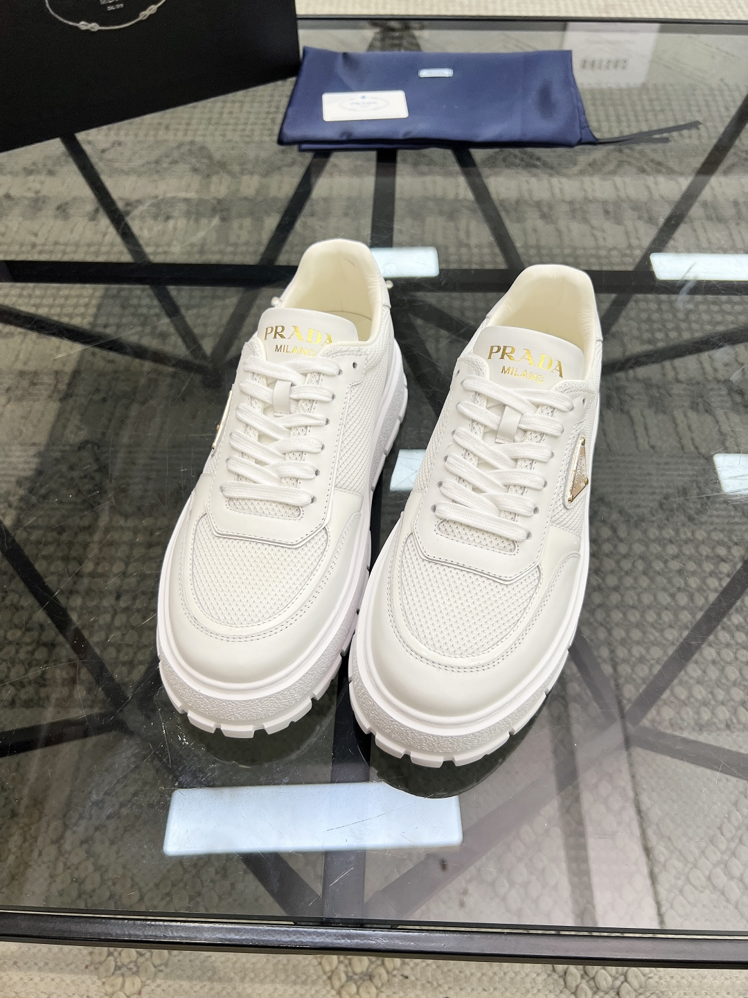 NO:223175,Brand PRADA color original color matching, code number 38-44 customized 45 price Material Prada new product original single-stock low-top casual shoes!  The upper is made of original soft cowhide, matched with Prada logo cowhide inner lining, cowhide foot pad original mold open sole, high quality worth owning, Prada, prada, cowhide19860909品牌PRADA 颜色原版配色 码数38-44定做45 价格 材质普拉达新品原单货低帮 休闲鞋！鞋面采用原版柔软牛皮 搭配普拉达标识牛皮内里 牛皮垫脚原版开模大底、高品质值得拥有,普拉达,prada,prada,cowhide,Men's shoes