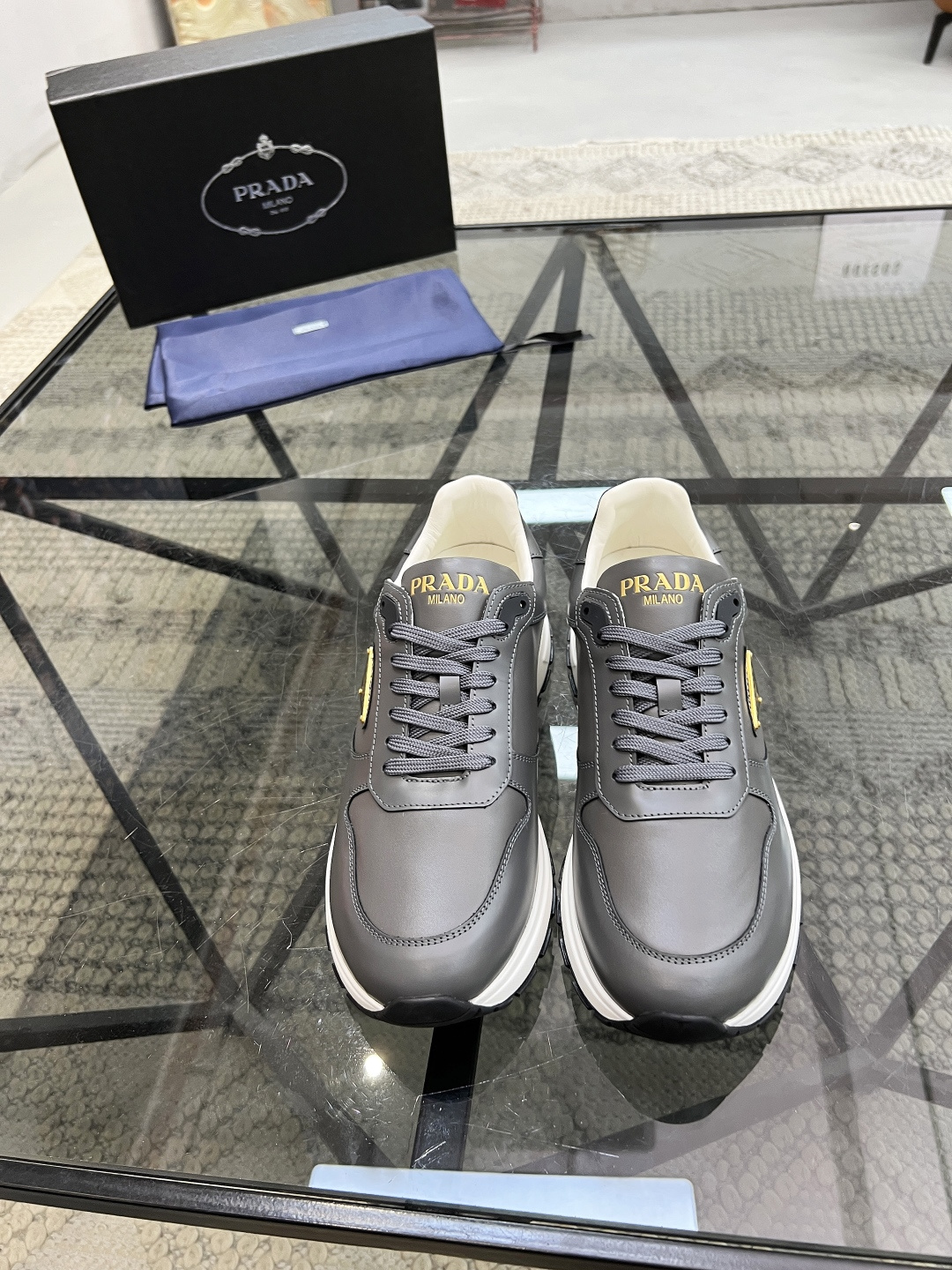 NO:338454,Brand PRADA color original color matching, code number 38-44 customized 45 price Material Prada new product original single-stock low-top casual shoes!  The upper is made of original soft cowhide, matched with Prada logo cowhide inner lining, cowhide foot pad original mold open sole, high quality worth owning, Prada, prada, cowhide19860909品牌PRADA 颜色原版配色 码数38-44定做45 价格 材质普拉达新品原单货低帮 休闲鞋！鞋面采用原版柔软牛皮 搭配普拉达标识牛皮内里 牛皮垫脚原版开模大底、高品质值得拥有,普拉达,prada,prada,cowhide,Men's shoes