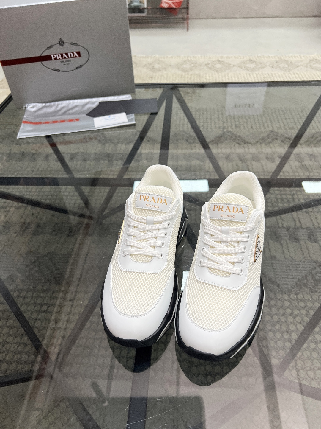 NO:339231,Brand P R A D A Color Original Color Pair Number 38-44 Customized 45 Price Material Prada New Product Original Single Product Low Top Casual Sports Shoes!  The upper is made of original soft cowhide with Prada logo cowhide inner lining. The original molded air cushion outsole is worthy of possession. Prada, prada, sneakers, cowhide19860909品牌P R A D A 颜色原版配色 码数38-44定做45 价格 材质普拉达新品原单货低帮 休闲 运动鞋！鞋面采用原版柔软牛皮搭配普拉达标识牛皮内里 牛皮垫脚原版开模气垫大底、高品质值得拥有,普拉达,prada,sneakers,cowhide,Men's shoes