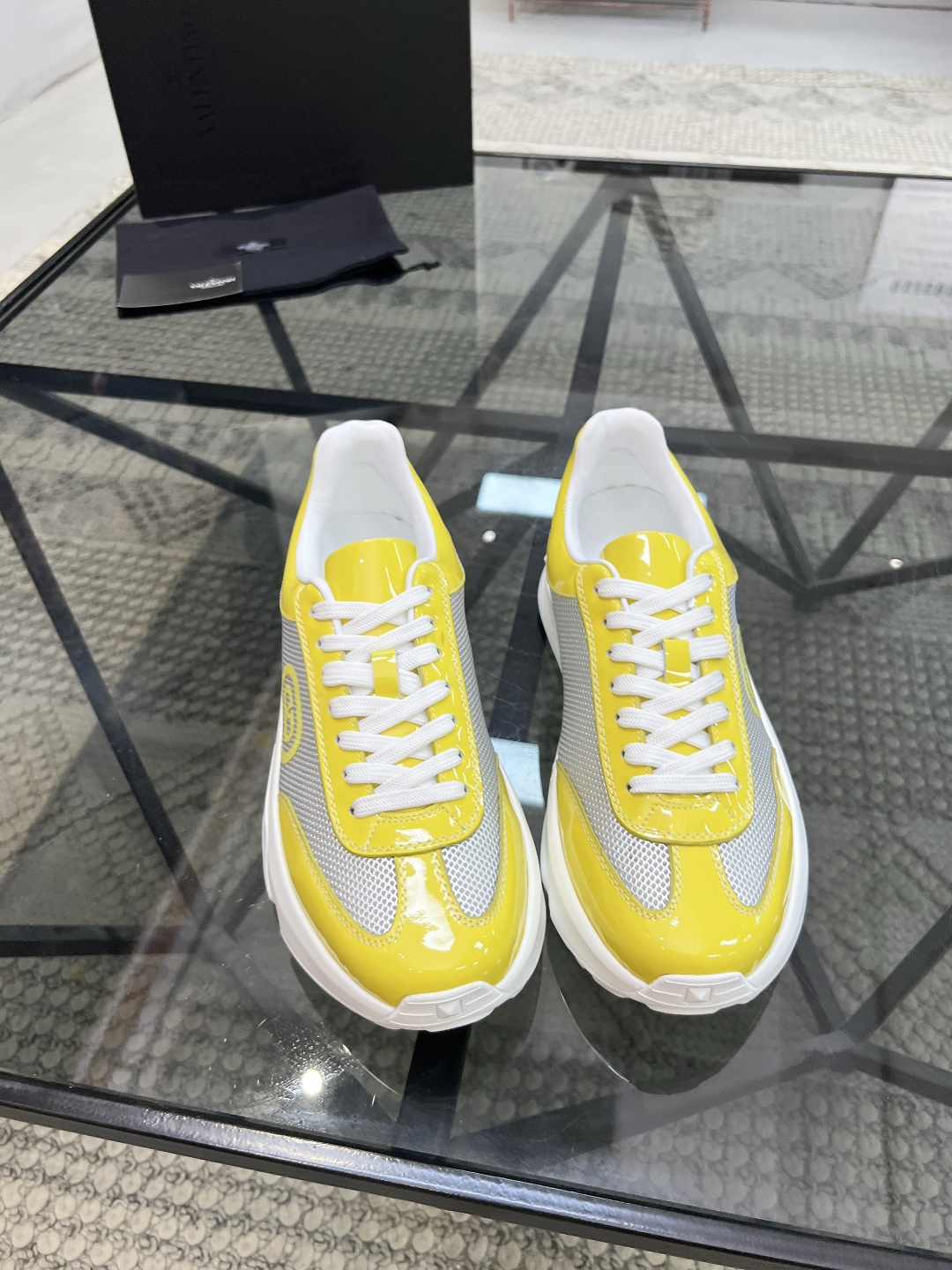 NO:338269,Brand VALENTINO Color Original Color Pair Code 39-44 Customized 38.45 Price Material Valentino New Men's Shoes 1:1 Original Replica!  Top-grade original single quality latest casual sports shoes. The upper is spliced ​​with multiple materials, breathable mesh, multi-layer combination of anti-slip sole. It is built with heavy industry. Good products pay attention to every detail. A must-have item for all seasons, unique design concepts, Valentino casual shoes, valentino, valentino, sneakers19860909品牌VALENTINO 颜色原版配色 码数39-44定做38.45 价格 材质华伦天奴新款男鞋1:1原版复刻！顶级原单品质最新休闲运动鞋 .鞋面多种材料拼接,透气网里.多层组合防滑大底.重工打造,好货注重的是每一个细节.一年四季百搭潮款必备单品,独特的设计理念,华伦天奴休闲鞋,valentino,valentino,sneakers,Men's shoes