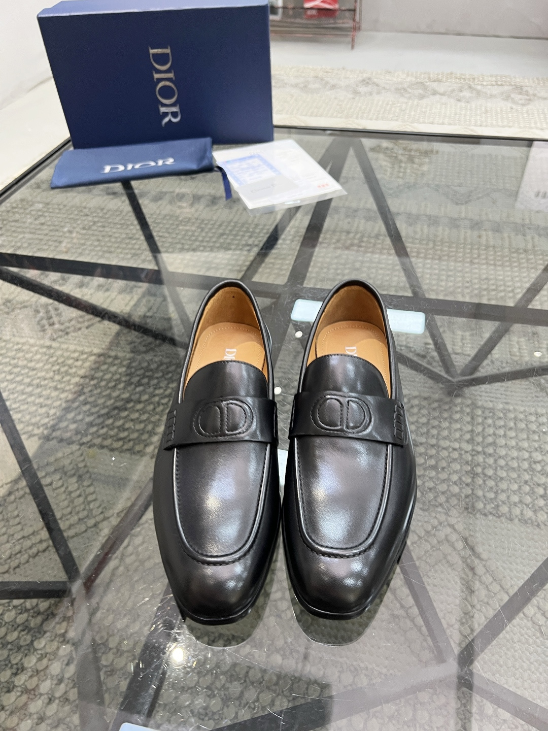 NO:341084,Brand Dior color original color matching Number 39-44 Custom made 38.45.46 Price Material Dior business leather shoes The same style of the counter is the best cowhide head layer cowhide inner cowhide foot pad style atmospheric footwear, perfect flow line, high quality workmanship 1:1 accurate reproduction purely handmade to create a comfortable wearing experience original (real leather sole), Dior leather shoes, dior, dior, cowhide, Leather soles19860909品牌Dior 颜色原版配色 码数39-44定做38.45.46 价格 材质迪奥商务皮鞋 专柜同款优选牛皮头层牛皮内里牛皮垫脚版型大气上脚超有气质完美的流线高品质做工1:1精准复刻 纯手工打造舒适的穿着体验原版（真皮大底）,Dior皮鞋,dior,dior,cowhide,Leather soles,Men's shoes