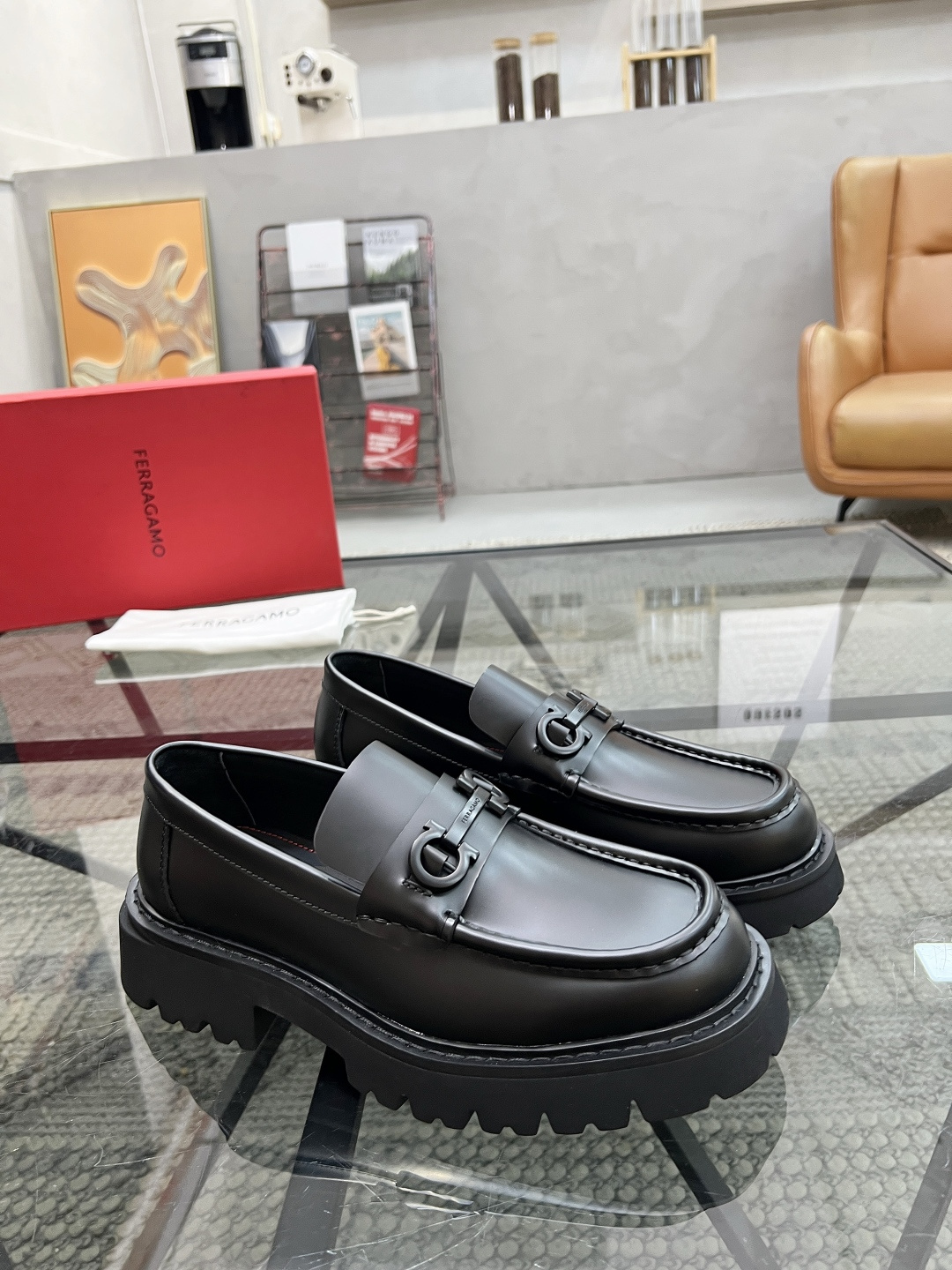 NO:338767,Brand Ferragamo color original color matching Size 39-45 Custom made 38.46 Price Material Ferragamo high quality · real shot new style Business casual leather shoes Top original single cow goods regular shoe factory upper soft cowhide luxury cowhide inner high-end quality original hardware buckle matching makes the whole shoe high-end and atmospheric Original rubber outsole, Ferragamo leather shoes, ferragamo, ferragamo, cowhide19860909品牌Ferragamo 颜色原版配色 码数39-45定做38.46 价格 材质菲拉格慕高质·实拍新款 商务休闲皮鞋顶级原单牛货正规鞋厂出品鞋面柔软牛皮奢华牛皮内里高端品质原版五金扣搭配使整个鞋子高端大气 原版橡胶大底,菲拉格慕 皮鞋,ferragamo,ferragamo,cowhide,Men's shoes