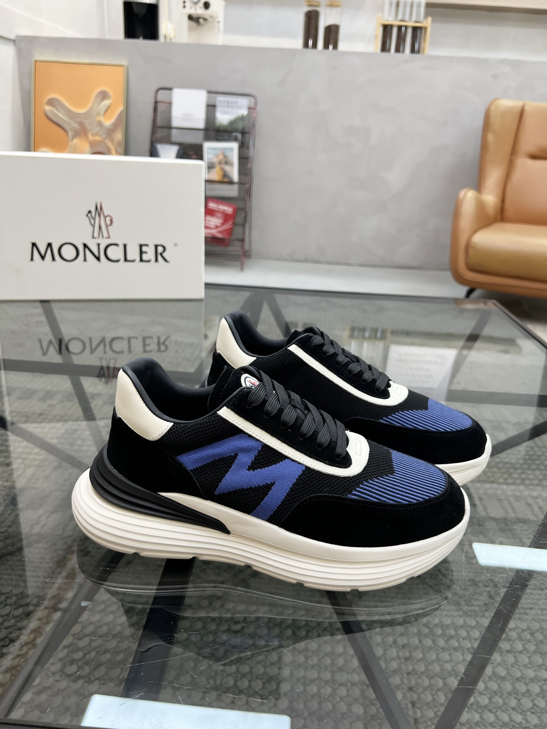 NO:532301,Brand MONCLER Color original color matching Size 39-44 Customized 38.45 Price Material mask 2025 new casual shoes Official website synchronization Upper imported cowhide stitching and splicing design, shoe tongue inlaid with iconic brand round rubber label, iconic three-stripe details, cowhide inner splicing mesh, original mold opening cowhide latex pad, foot bottom air compressor brand logo, original mold opening flat rubber foam light sole. Details can reach more than 98, cover the casual shoes, Moncler, cowhide19860909品牌MONCLER 颜色原版配色 码数39-44定做38.45 价格 材质蒙口2025新品休闲鞋 官网同步 鞋面意大利进口牛皮缝合拼接设计、鞋舌镶嵌标志性品牌圆胶标、标志性三条纹细节、牛皮内里拼接网布、原版开模牛皮乳胶垫、垫脚底部空压品牌标志LOGO、原版开模平底橡胶发泡轻底.细节与原版可达98以上相似、,蒙口 休闲鞋,Moncler,cowhide,Men's shoes