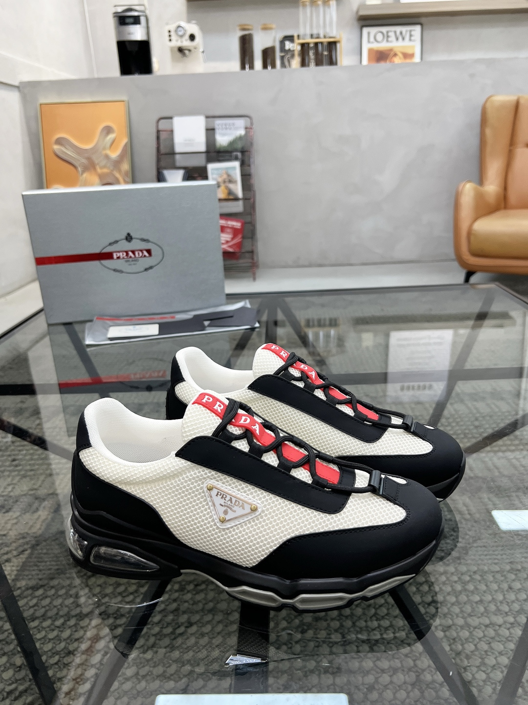 NO:341813,Brand P R A D A Color Original Color Pair Number 38-44 Customized 45 Price Material Prada New Product Original Single Product Low Top Casual Sports Shoes!  The upper is made of original soft cowhide with Prada logo cowhide inner lining. The original molded air cushion outsole is worthy of possession. Prada, prada, sneakers, cowhide19860909品牌P R A D A 颜色原版配色 码数38-44定做45 价格 材质普拉达新品原单货低帮 休闲 运动鞋！鞋面采用原版柔软牛皮搭配普拉达标识牛皮内里 牛皮垫脚原版开模气垫大底、高品质值得拥有,普拉达,prada,sneakers,cowhide,Men's shoes