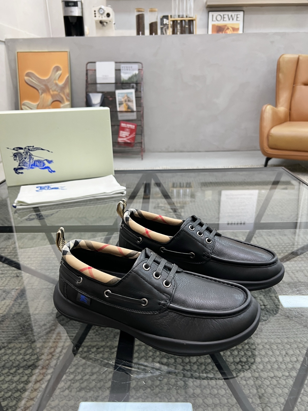 NO:338948,Brand BURBERRY Color original color matching Number 38-44 Customized 45.46 Price Material Burberry new products Men's casual shoes upper is made of original cowhide, comfortable soft cowhide, simple style design, fashionable and trendy original rubber outsole, Burberry casual shoes, burberry, burberry, cowhide19860909品牌BURBERRY 颜色原版配色 码数38-44定做45.46 价格 材质巴宝莉新品 男士 休闲鞋鞋面采用原版牛皮制作舒适柔软牛皮垫脚简约的版型设计时尚潮流原版橡胶大底,巴宝莉 休闲鞋,burberry,burberry,cowhide,Men's shoes