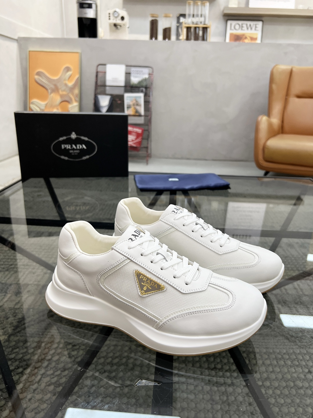 NO:341136,Brand P R A D A Color Original Color Pair Number 39-44 Customized 38.45 Price Material Prada New Product Original Single-Custom Low-top Casual Sports Shoes!  The upper is made of original soft cowhide with Prada logo cowhide inner lining. The original molded outsole of cowhide is made of high quality, worth owning. Prada, prada, sneakers, cowhide19860909品牌P R A D A 颜色原版配色 码数39-44定做38.45 价格 材质普拉达新品原单货低帮休闲运动鞋！鞋面采用原版柔软牛皮搭配普拉达标识牛皮内里 牛皮垫脚原版开模大底、高品质值得拥有,普拉达,prada,sneakers,cowhide,Men's shoes
