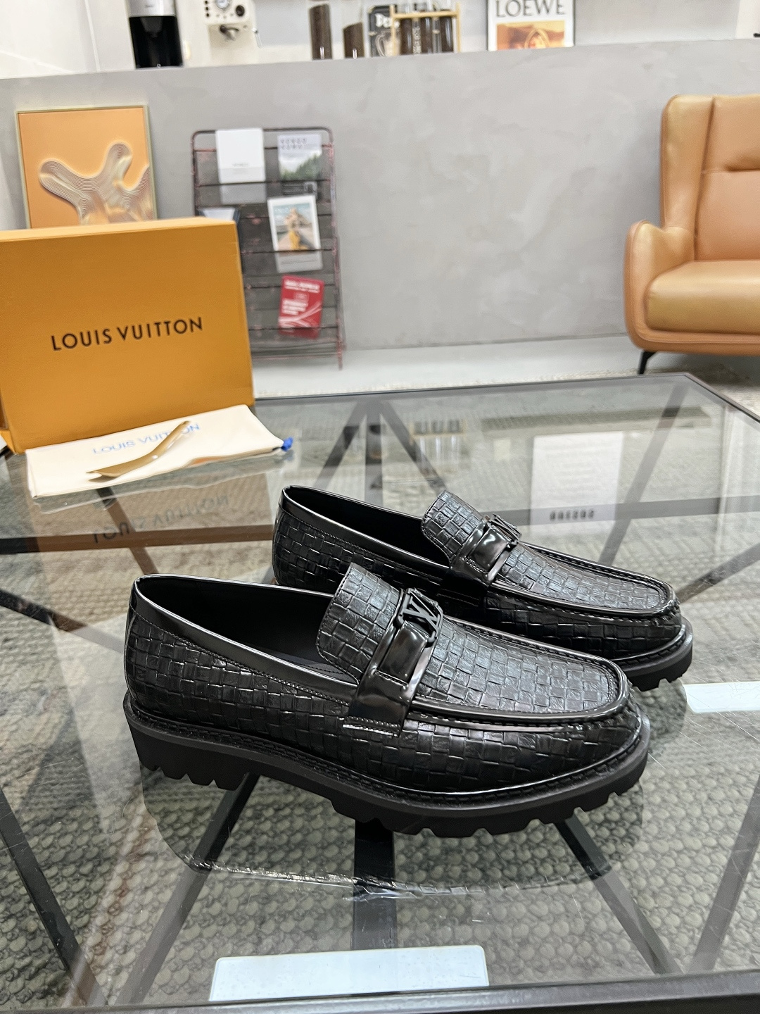 NO:339052,Brand LOUIS VUITTON original color matching number 39-44 customized 38.45.46 Price Material new Louis Vuitton casual leather shoes original quality Top version uses top layer cowhide design simple and elegant Goodyear exquisite hand-pulled wire to make the shoes more secure Original Rubber Foamed sole Stylish Comfortable, Louis Vuitton, louis vuitton, louis vuitton, cowhide19860909品牌LOUIS VUITTON 颜色原版配色 码数39-44订做38.45.46 价格 材质路易威登新款 休闲皮鞋原单品质 顶级版本采用头层牛皮设计简单大方不失优雅固特异精致手工拉线使鞋子更加牢固原版 橡胶 发泡大底 上脚 有型 舒适,路易威登,louis vuitton,louis vuitton,cowhide,Men's shoes