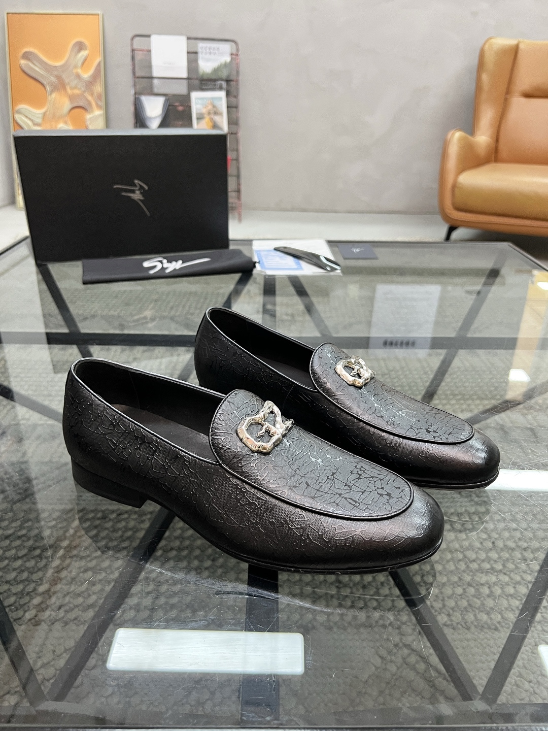 NO:339064,Brand GZ color original color matching Size 39-44 Custom made 38.45.46 Price Material Jusaipe Zanotti New leather shoes Ultra-high quality luxury material selection upper is made of original calfskin + cowhide foot pads pure handmade for comfortable wearing experience Original (genuine leather sole), GZ leather shoes, cowhide, Leather soles19860909品牌GZ 颜色原版配色 码数39-44定做38.45.46 价格 材质朱赛佩·萨诺蒂 新款套脚皮鞋 超高品质奢华选材鞋面采用原版小牛皮+牛皮垫脚纯手工打造只为舒适的穿着体验原版（真皮大底）,GZ 皮鞋,cowhide,Leather soles,Men's shoes