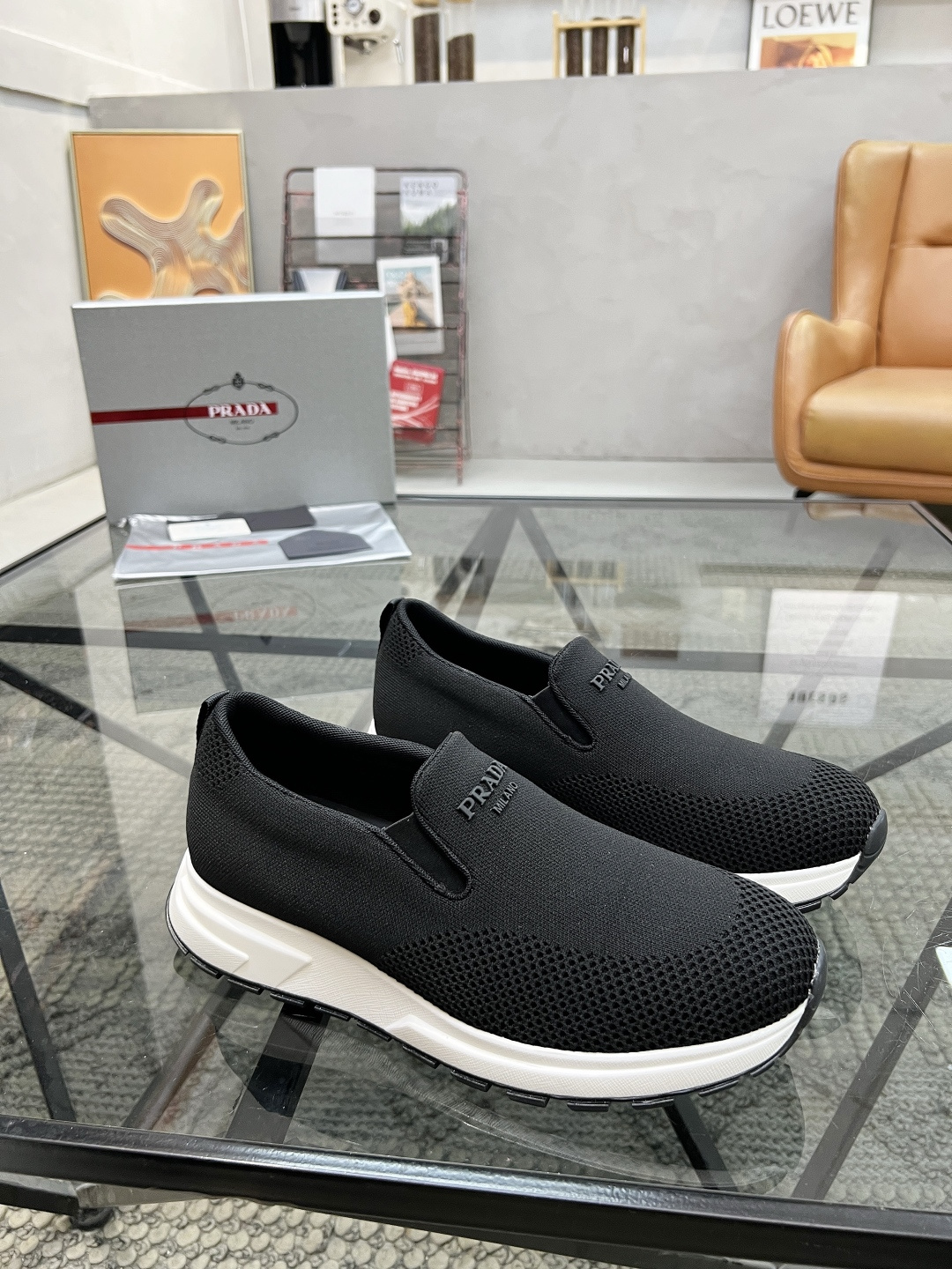 NO:340561,Brand P R A D A Color Original Color Code Number 38-45 Standard Code Price Material Prada New Product Original Single-Custom Low-top Casual Sports Shoes!  The upper is made of original high-density fly weaving with Prada logo cowhide inner lining. The original mold opening sole of the cowhide is worthy of possession. Prada, prada, sneakers, cowhide19860909品牌P R A D A 颜色原版配色 码数38-45标准码 价格 材质普拉达新品原单货低帮休闲运动鞋！鞋面采用原版高密度飞织搭配普拉达标识牛皮内里 牛皮垫脚原版开模大底、高品质值得拥有,普拉达,prada,sneakers,cowhide,Men's shoes