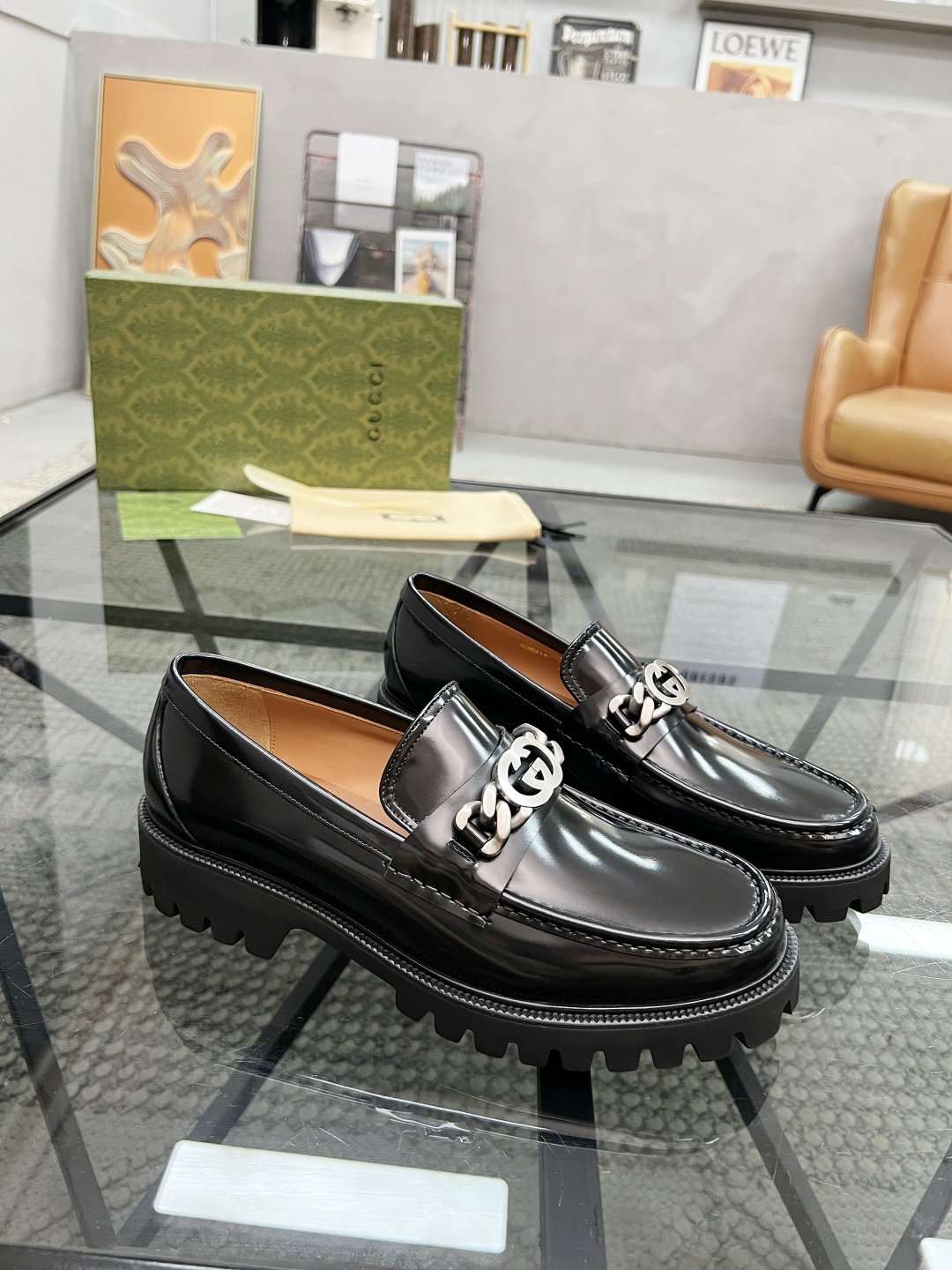 NO:339219,Brand G U C C I color original color matching Number 39-44 Customized 38.45.46 Price Material Guqi new style Business formal leather shoes!  Quality please see the details Classic simple design Pure Goodyear hand-crafted rigorous fine upper imported handmade cowhide leather to create fashionable headline cowhide inner high-end customization Original special for outsole high quality Worth owning, Guqi leather shoes, cowhide19860909品牌G U C C I 颜色原版配色 码数39-44定做38.45.46 价格 材质古奇新款 商务正装皮鞋！质量请看细节经典简约设计纯固特异手工严谨精细鞋面进口手工牛皮制作打造出时尚头条牛皮内里高端定制 原版特供大底高品质 值得拥有,古奇 皮鞋,cowhide,Men's shoes