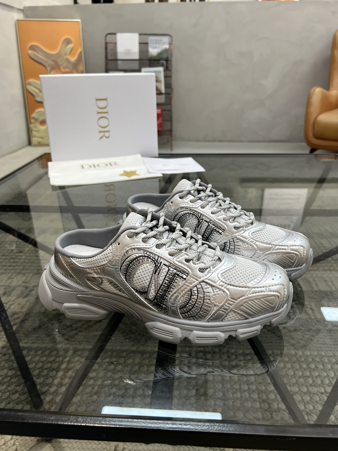 NO:341091,Brand Dior color original color matching, size 39-45 standard code, price, material Dior new casual shoes!  The details of the fashionable layout are impeccable, using cowhide with mesh patchwork to make comfortable and sweat-absorbing mesh. The foot pad feels comfortable and has excellent quality. Dior casual shoes, dior, dior, cowhide19860909品牌Dior 颜色原版配色 码数39-45标准码 价格 材质迪奥新款休闲鞋！时尚潮流的版面细节无可挑剔采用牛皮搭配网布拼接制作舒适吸汗的网布垫脚脚感舒适品质优越,Dior休闲鞋,dior,dior,cowhide,Men's shoes