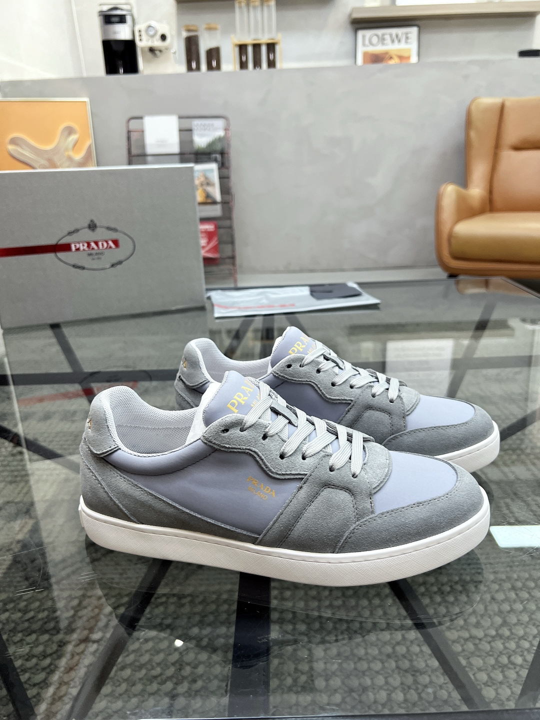 NO:341311,Brand PRADA color original color matching code number 38-45 standard code price Material Prada new product original single-stock low-top casual shoes!  The upper is made of cowhide with cloth Prada logo. The original molded sole of cowhide is opened, high quality is worth owning. Prada, prada, prada, cowhide19860909品牌PRADA 颜色原版配色 码数38-45标准码 价格 材质普拉达新品原单货低帮 休闲鞋！鞋面采用牛皮配布普拉达标识 牛皮垫脚原版开模大底、高品质值得拥有,普拉达,prada,prada,cowhide,Men's shoes