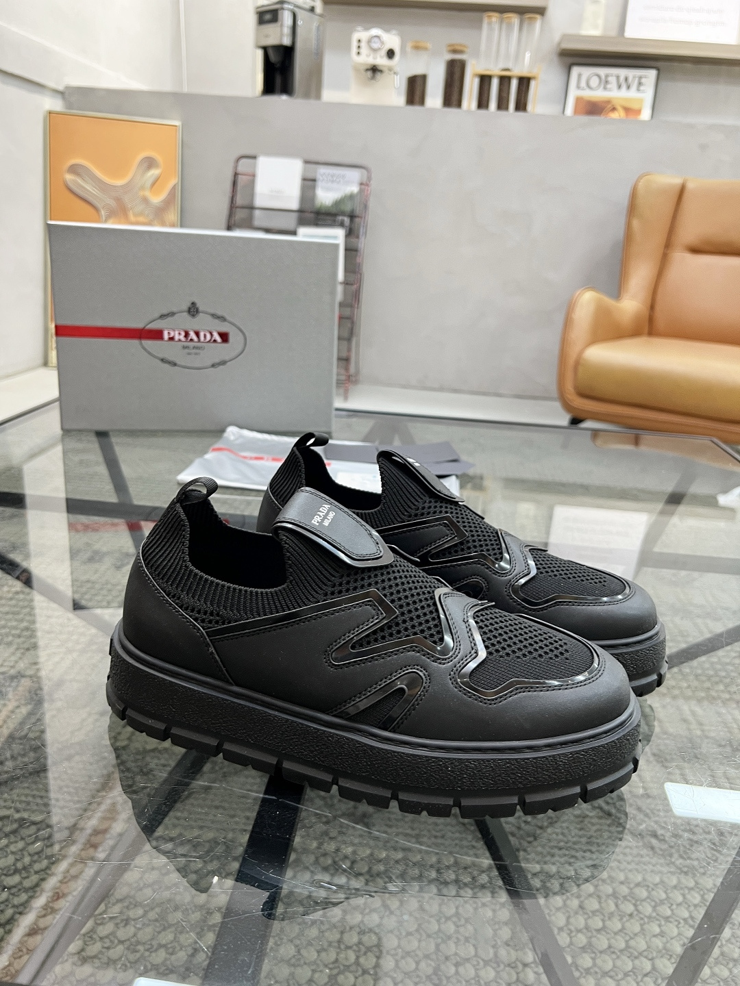 NO:341626,Brand P R A D A Color Original Color Code Number 38-45 Standard Code Price Material Prada New Product Original Single-Custom Low-top Casual Sports Shoes!  The upper is made of original high-density fly weaving with Prada logo cowhide inner lining. The original mold opening sole of the cowhide is worthy of possession. Prada, prada, sneakers, cowhide19860909品牌P R A D A 颜色原版配色 码数38-45标准码 价格 材质普拉达新品原单货低帮休闲运动鞋！鞋面采用原版高密度飞织搭配普拉达标识牛皮内里 牛皮垫脚原版开模大底、高品质值得拥有,普拉达,prada,sneakers,cowhide,Men's shoes