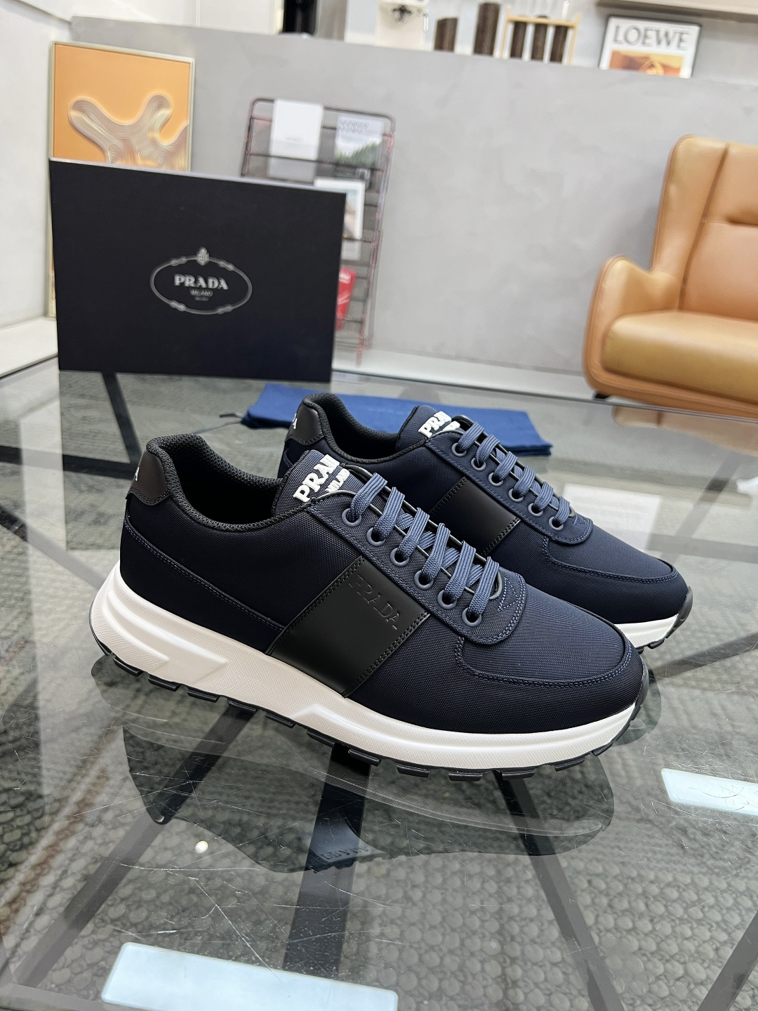 NO:340930,Brand P R A D A Color Original Color Pair Number 38-45 Customized 46 Price Material Prada New Product Original Single-Place Low-top Casual Sports Shoes!  The upper is made of original soft cowhide with Prada logo cowhide inner lining. The original molded outsole of cowhide is made of high quality, worth owning. Prada, prada, sneakers, cowhide19860909品牌P R A D A 颜色原版配色 码数38-45定做46 价格 材质普拉达新品原单货低帮休闲运动鞋！鞋面采用原版柔软牛皮搭配普拉达标识牛皮内里 牛皮垫脚原版开模大底、高品质值得拥有,普拉达,prada,sneakers,cowhide,Men's shoes