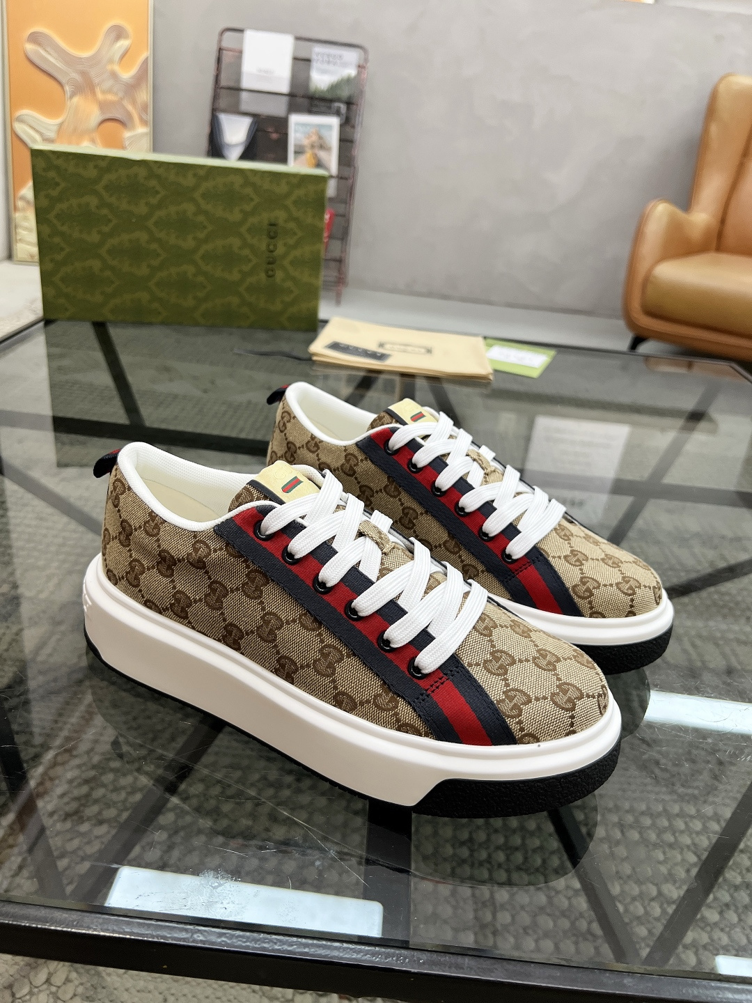 NO:341606,Brand G U C C I color original color matching Number of 38-44 Customized 45.46 Price Material Guqi counter synchronizes new casual shoes!  High quality Top version 1:1 made fashion trendy details impeccable with imported calfskin soft and comfortable cowhide inner foot feeling comfortable quality original outsole, Guqi casual shoes, cowhide19860909品牌G U C C I 颜色原版配色 码数38-44定做45.46 价格 材质古奇专柜同步新品休闲鞋！高品质 顶级版本1:1制作时尚潮流细节无可挑剔采用进口小牛皮制作柔软舒适牛皮内里脚感舒适品质优越原版大底,古奇 休闲鞋,cowhide,Men's shoes