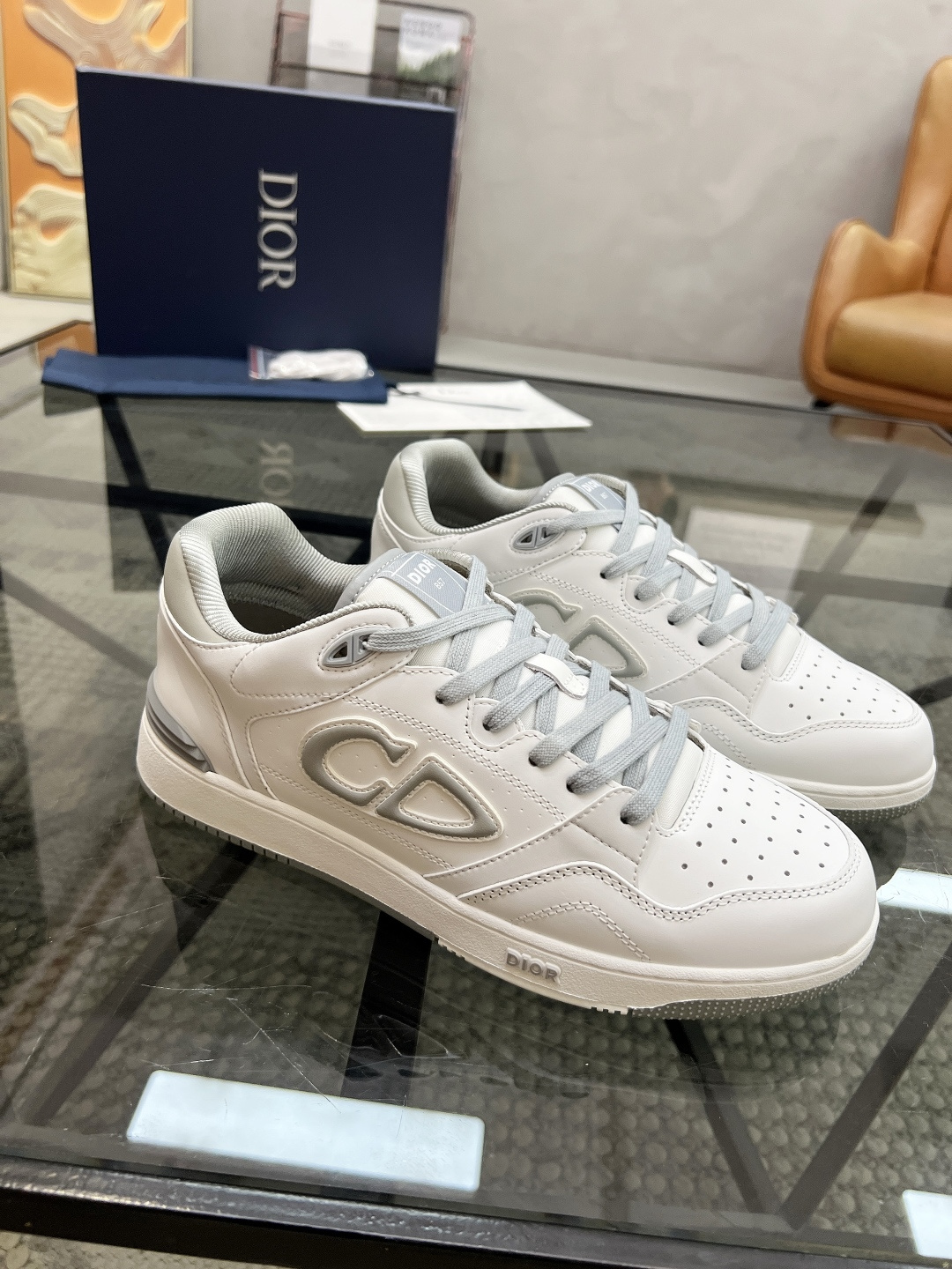 NO:341701,Brand DIOR color original color matching, code number 38-45 customized 46.47 price Material Dior B57 counter new autumn and winter joint-branded men's casual shoes!  D-home men's boots combine exquisite craftsmanship and elegant temperament, making them an ideal item for creating casual styles, printed splicing. The boots are decorated with decorative laces, durable rubber concave soles, reinforced heels and toe, and the sides are decorated with Dior AND SHAWN logo patches!  A must-have item for autumn and winter, buy fashionable essence quickly!  ,Dior casual shoes,dior,dior,dior,boots19860909品牌DIOR 颜色原版配色 码数38-45定做46.47 价格 材质迪奥B57专柜新品秋冬联名款男士休闲鞋！D家男装靴子将精湛工艺与优雅气质合二为一,是打造休闲造型的理想单品,印花拼接.靴子采用装饰性鞋带,采用耐穿的橡胶凹凸鞋底及加强型鞋跟和鞋头,侧面饰以 Dior AND SHAWN 标志补丁装饰！秋冬必备单品,时髦精快快入手吧！,Dior休闲鞋,dior,dior,dior,boots,Men's shoes