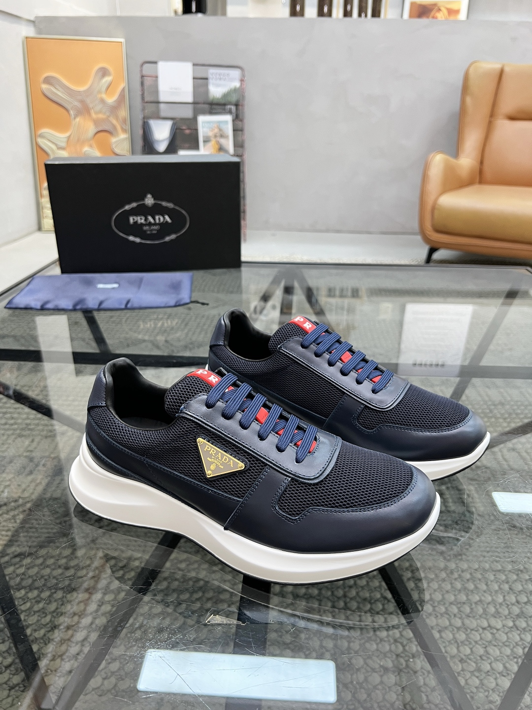 NO:341455,Brand P R A D A Color Original Color Pair Number 38-44 Customized 45.46 Price Material Prada New Product Original Single-Custom Low-top Casual Sports Shoes!  The upper is made of original soft cowhide with Prada logo cowhide inner lining. The original molded outsole of cowhide is made of high quality, worth owning. Prada, prada, sneakers, cowhide19860909品牌P R A D A 颜色原版配色 码数38-44定做45.46 价格 材质普拉达新品原单货低帮休闲运动鞋！鞋面采用原版柔软牛皮搭配普拉达标识牛皮内里 牛皮垫脚原版开模大底、高品质值得拥有,普拉达,prada,sneakers,cowhide,Men's shoes