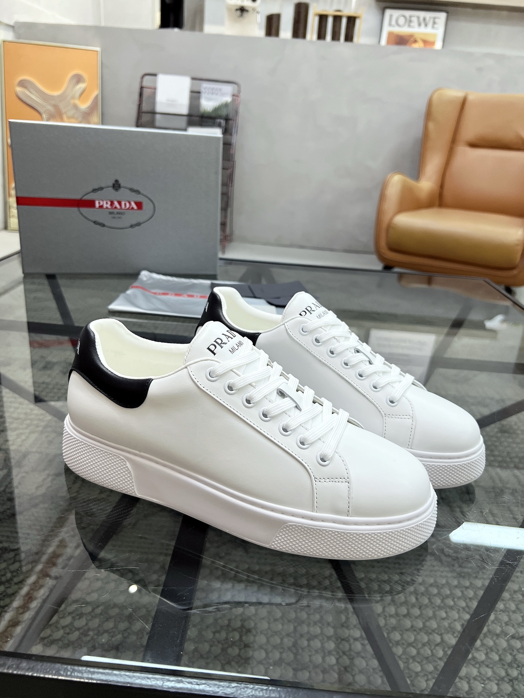 NO:340640,Brand P R A D A Color Original Color Pair Number 39-44 Customized 38.45 Price Material Prada New Product Original Single-Place Low-top Casual Sports Shoes!  The upper is made of original cowhide with cowhide inner lining. The original molded sole of cowhide is made of high quality. Prada, prada, sneakers, cowhide19860909品牌P R A D A 颜色原版配色 码数39-44定做38.45 价格 材质普拉达新品原单货低帮休闲运动鞋！鞋面采用原版牛皮搭配牛皮内里 牛皮垫脚原版开模大底、高品质值得拥有,普拉达,prada,sneakers,cowhide,Men's shoes