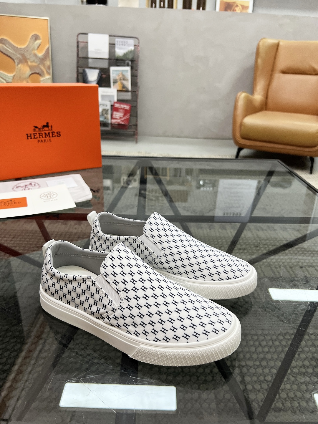 NO:341252,Brand HERMES original color matching, size 39-44 customized 38.45 price Material Hermes 2025 new model, boutique casual shoes, upper is made of cowhide with cloth full cowhide footbed cowhide inner style fashionable dynamic original Hermes comfortable sole, simple and generous sports and leisure, Hermes casual shoes, hermes, hermes, cowhide19860909品牌HERMES 颜色原版配色 码数39-44定做38.45 价格 材质爱马仕2025新款 精品 休闲鞋 鞋面采用牛皮搭配布面全牛皮垫脚牛皮内里版型时尚 动感十足原版 爱马仕舒适大底 简洁大方运动休闲,爱马仕 休闲鞋,hermes,hermes,cowhide,Men's shoes