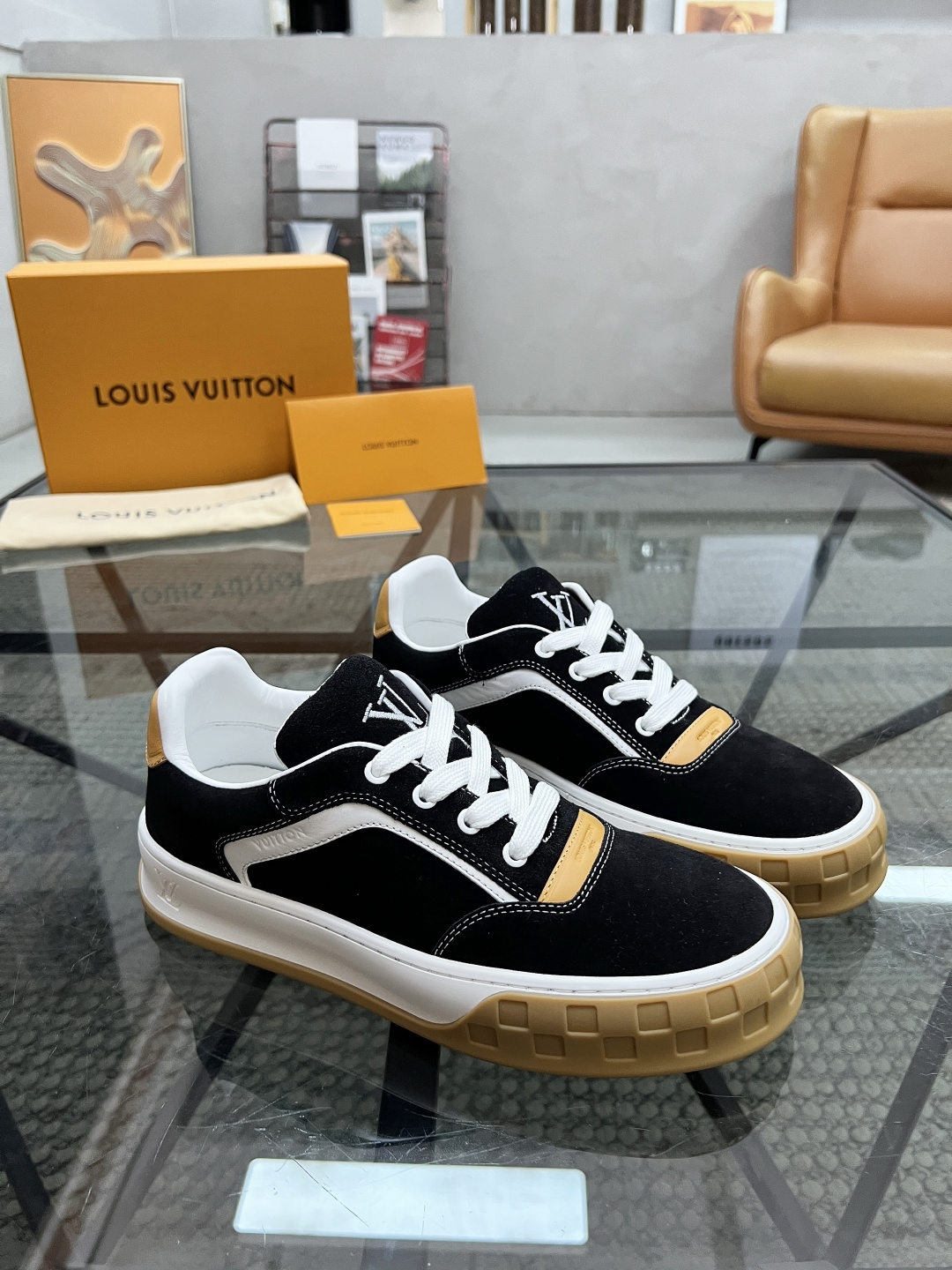 NO:341404,LV new product Louis Vuitton men's high-end casual sneakers, using imported top-layer cowhide silk-print brand lougou, original outsole, wear-resistant and comfortable, Monogram lougou embellished with rubber outsole, breathable leather inner lining, versatile and classic style!  Size38-44 (.45, 46 customized), Louis Vuitton, louis vuitton, louis vuitton, sneakers, cowhide19860909LV 新品 路易威登 男士高端休闲运动鞋,选用进口头层牛皮丝印品牌lougou,原版大底,耐磨舒适,Monogram lougou点缀橡胶外底,透气皮内里,百搭经典款式！ Size38-44（.45、46 定做）,路易威登,louis vuitton,louis vuitton,sneakers,cowhide,Men's shoes