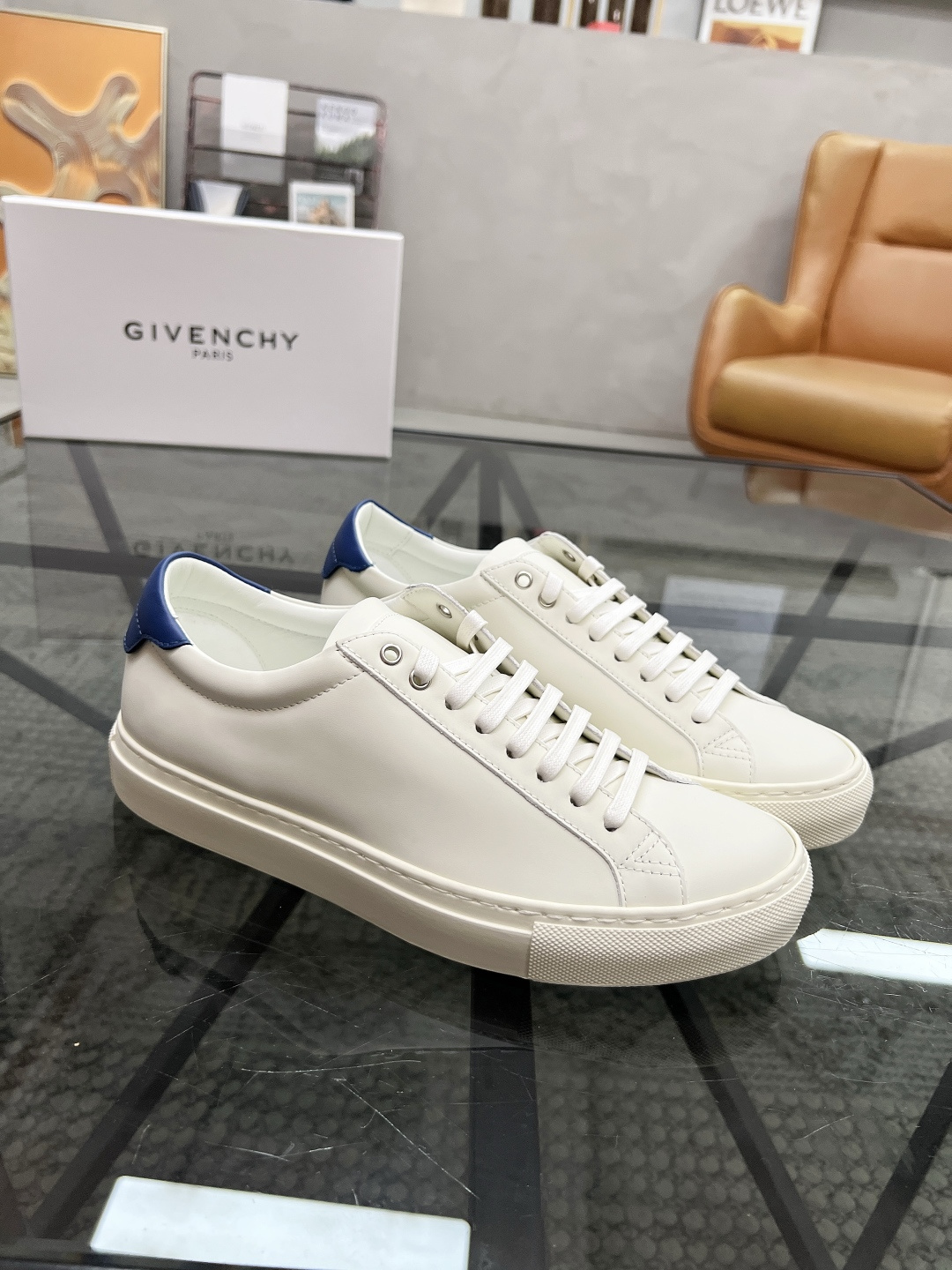 NO:341352,Brand GIVENCHY Color Original Color Number 38-44 Customized 45.46 Price Material Givenchy Top-grade Original Product!  The upper is sold simultaneously with imported cowhide and embossed design water-dyed cowhide leather. Original outsole. The style is fashionable, simple and elegant. All-match style. Givenchy casual shoes. Givenchy, given, given, cowhide.19860909品牌GIVENCHY 颜色 原版配色 码数38-44定做45.46 价格 材质纪梵希顶级·原单货！精品好货专柜 同步发售鞋面采用进口牛皮搭配压花设计水染牛皮里 原版大底 版型时尚简洁大方 百搭款,纪梵希休闲鞋,givenchy,givenchy,cowhide,Men's shoes
