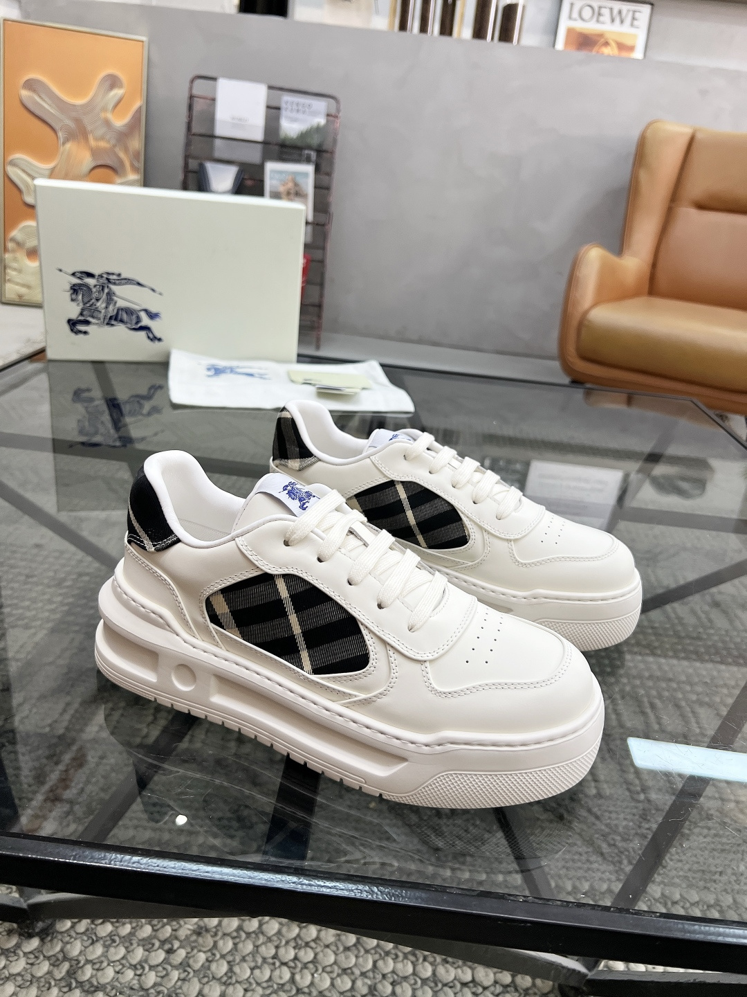 NO:341692,Brand BURBERRY Color original color matching Number 39-44 Custom made 38.45 Price Material Burberry 2025 new products Men's casual shoes upper is made of original cowhide comfort soft cowhide footbed simple style design Fashion trend original rubber outsole, Burberry casual shoes, burberry, burberry, cowhide19860909品牌BURBERRY 颜色原版配色 码数39-44定做38.45 价格 材质巴宝莉2025新品 男士 休闲鞋鞋面采用原版牛皮制作舒适柔软牛皮垫脚简约的版型设计时尚潮流原版橡胶大底,巴宝莉 休闲鞋,burberry,burberry,cowhide,Men's shoes